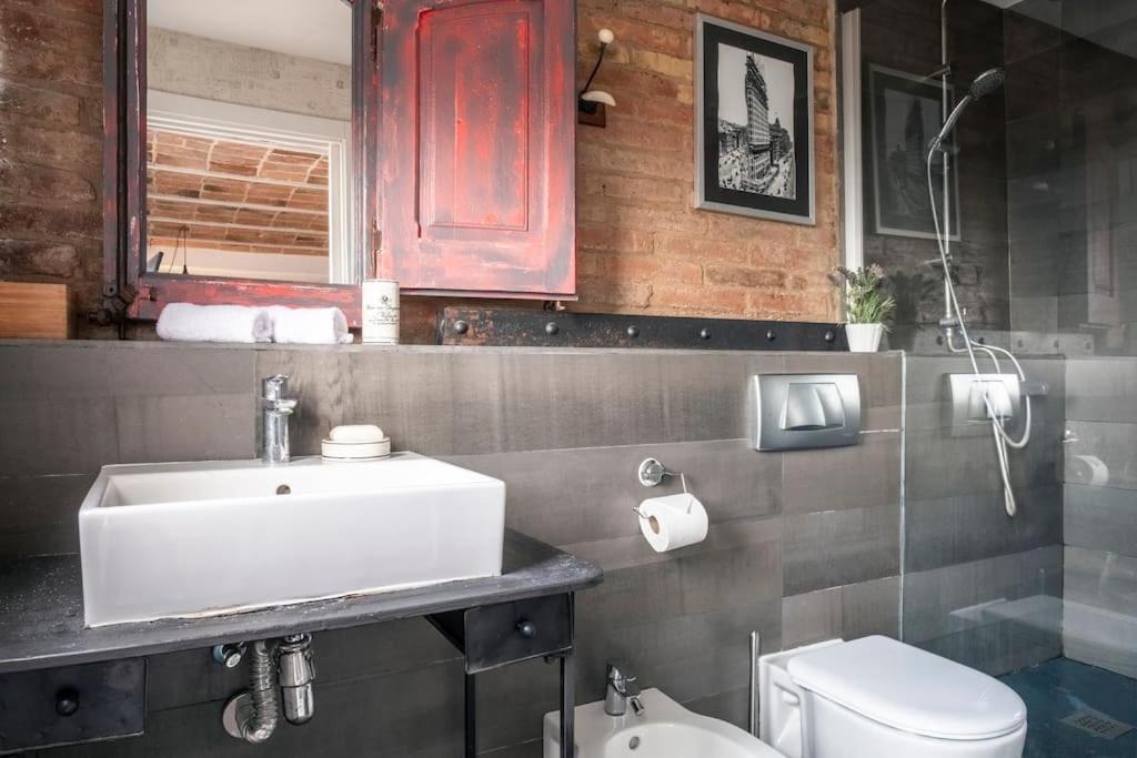 Cozy Penthouse Studio with Private Rooftop Terrace