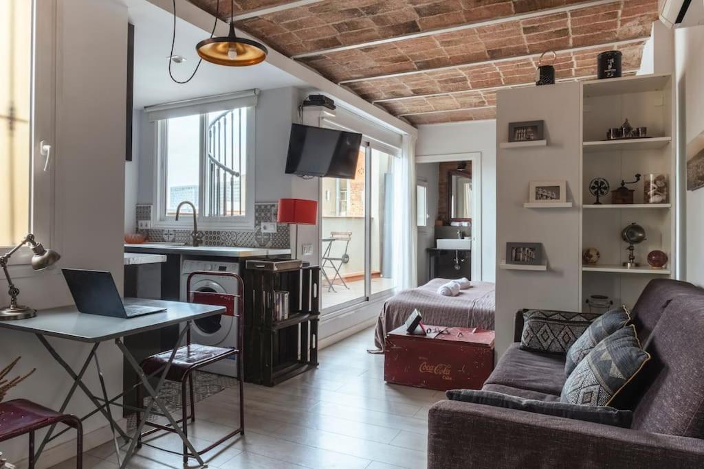 Cozy Penthouse Studio with Private Rooftop Terrace