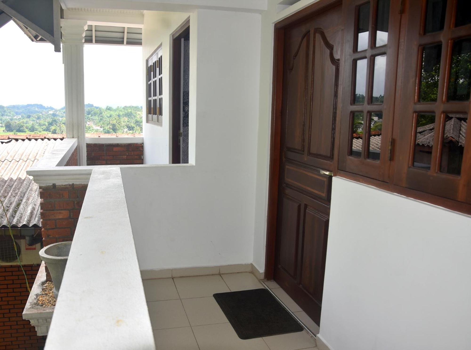 Rathna Gems Halt view 5