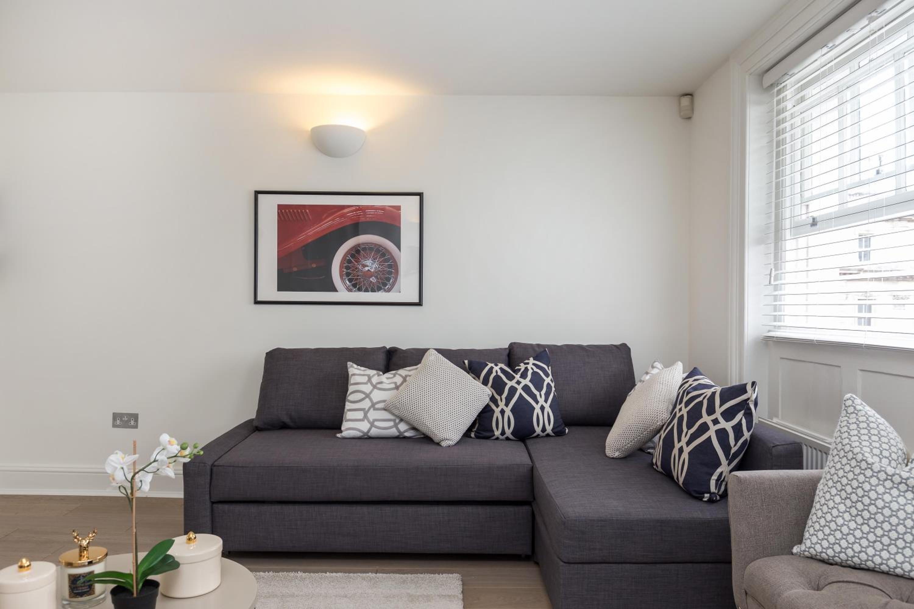Covent Garden 2BR - Urban Chic Apartment