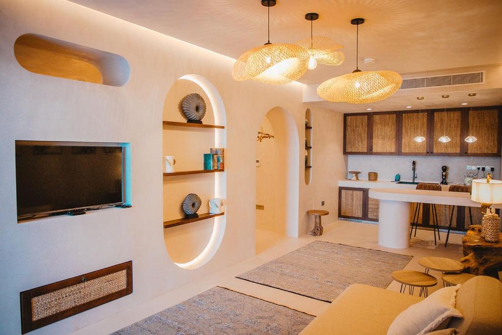 Q Coconuts Seaside Suites