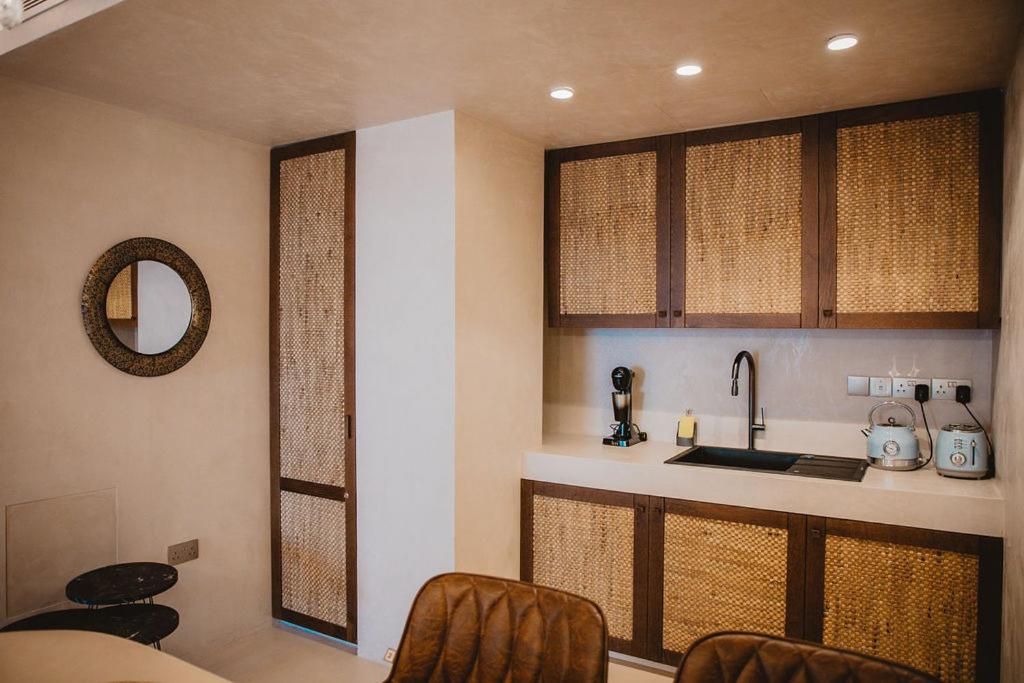 Q Coconuts Seaside Suites
