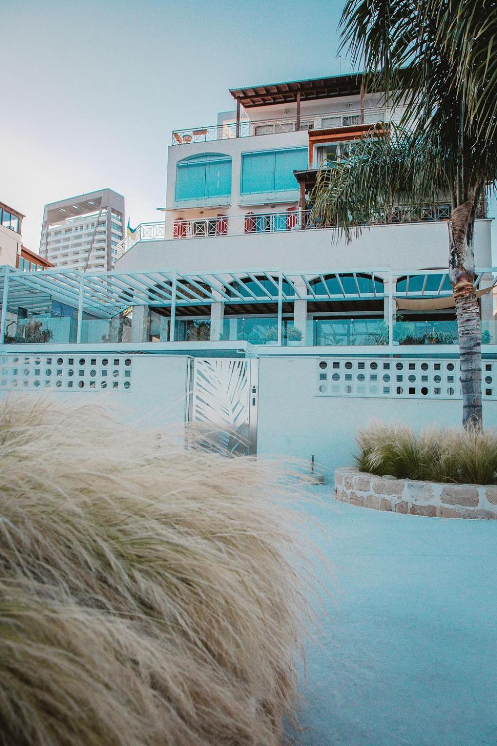 Q Coconuts Seaside Suites