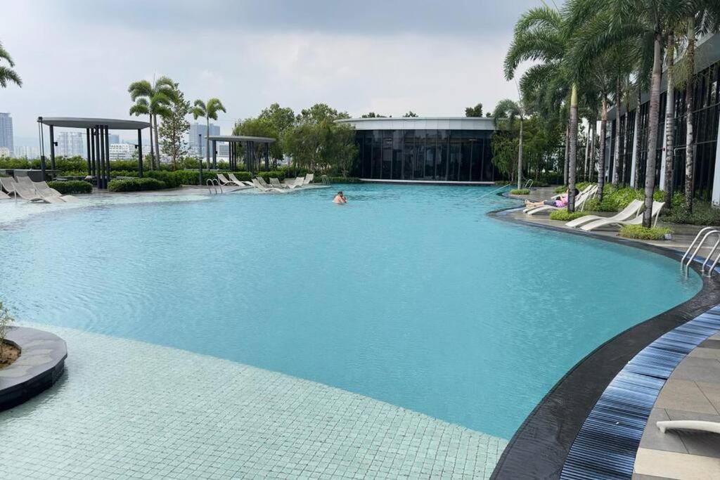 Luxury Studio Apartment with Balcony A5310St