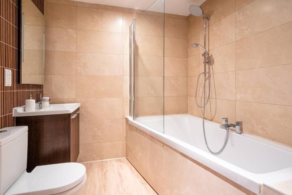 Fantastic, Spacious 2 Bedroom Apartment in Converted Chapel view 3