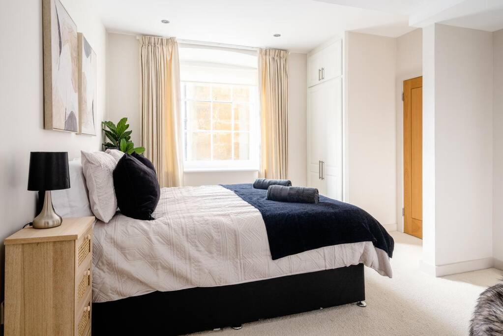 Fantastic, Spacious 2 Bedroom Apartment in Converted Chapel view 4