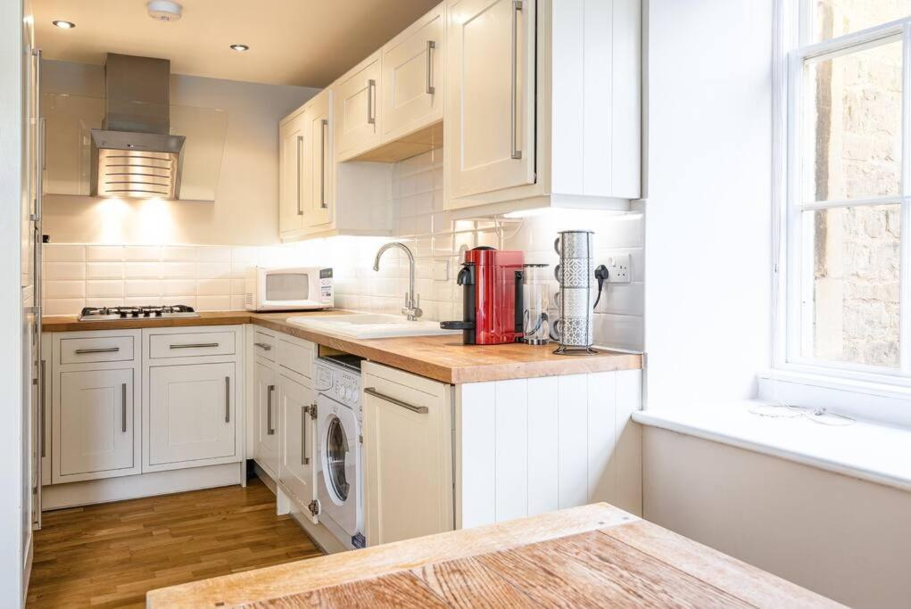 Fantastic, Spacious 2 Bedroom Apartment in Converted Chapel view 5