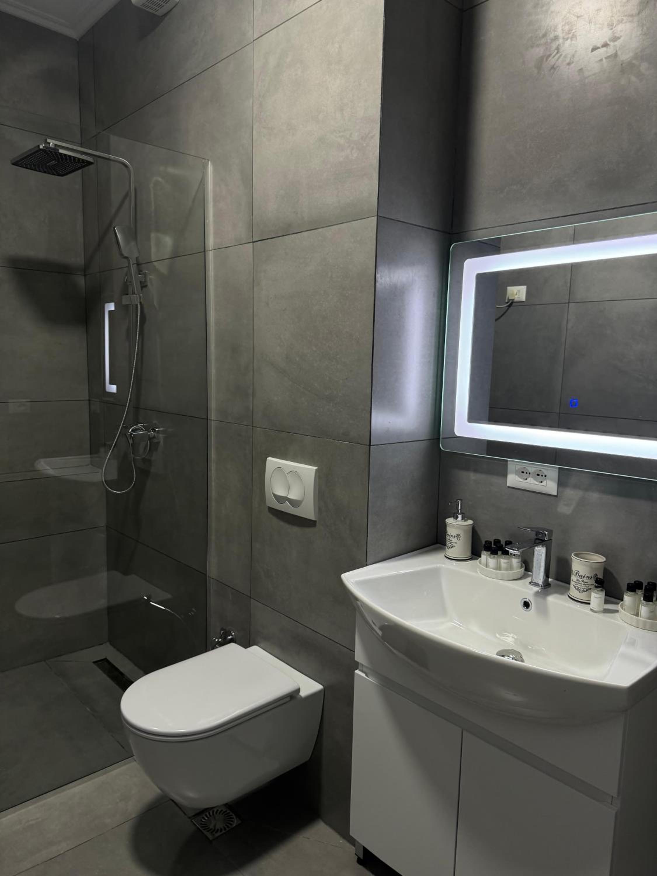 SUN TOWER LUXURY SUITE-VIEW FROM of TIRANA CENTER