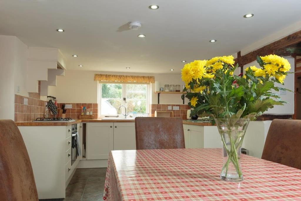 Luxury Cottage, close to Paultons Park view 4
