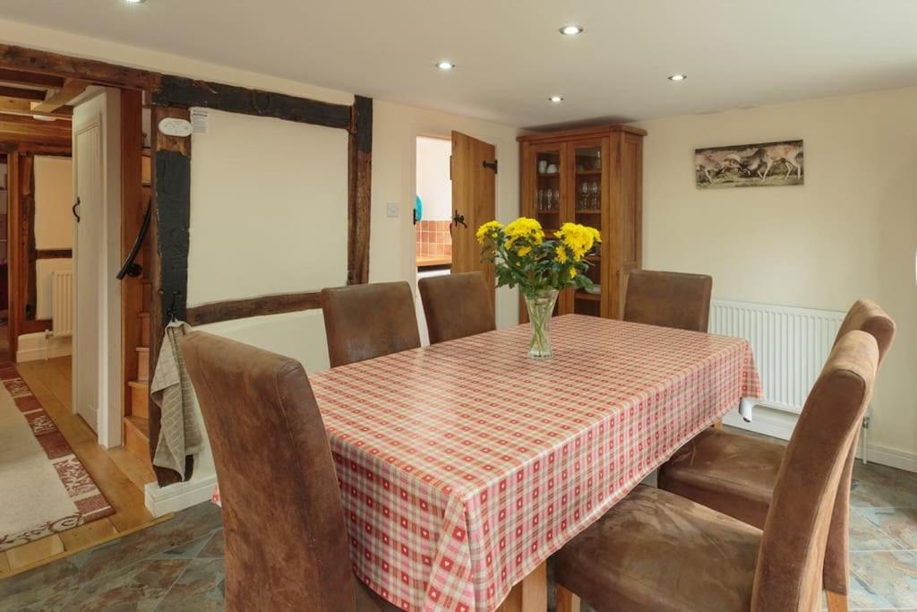 Luxury Cottage, close to Paultons Park view 5