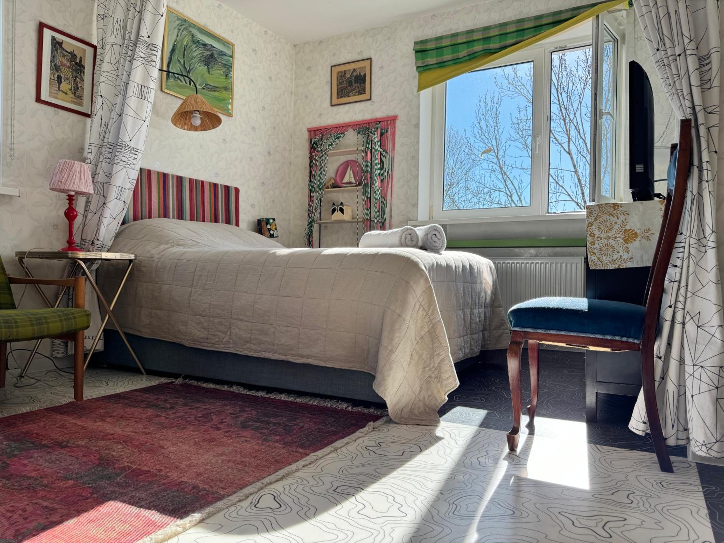 LITTLE LONDON ONE boutique apartment Netflix TV Old Town