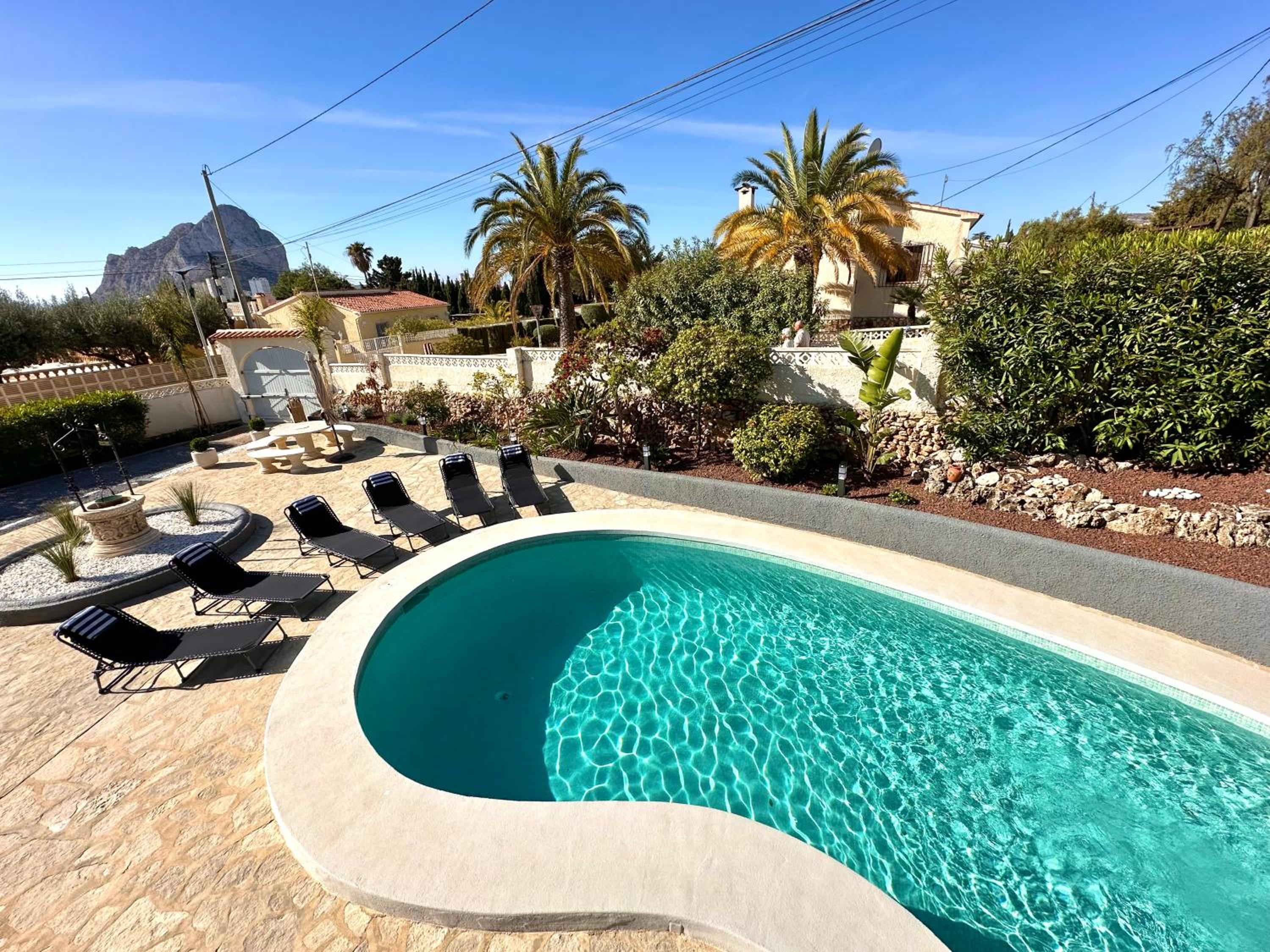 SUNNY Apartment in a Cosy Villa with shared swimming pool view 4