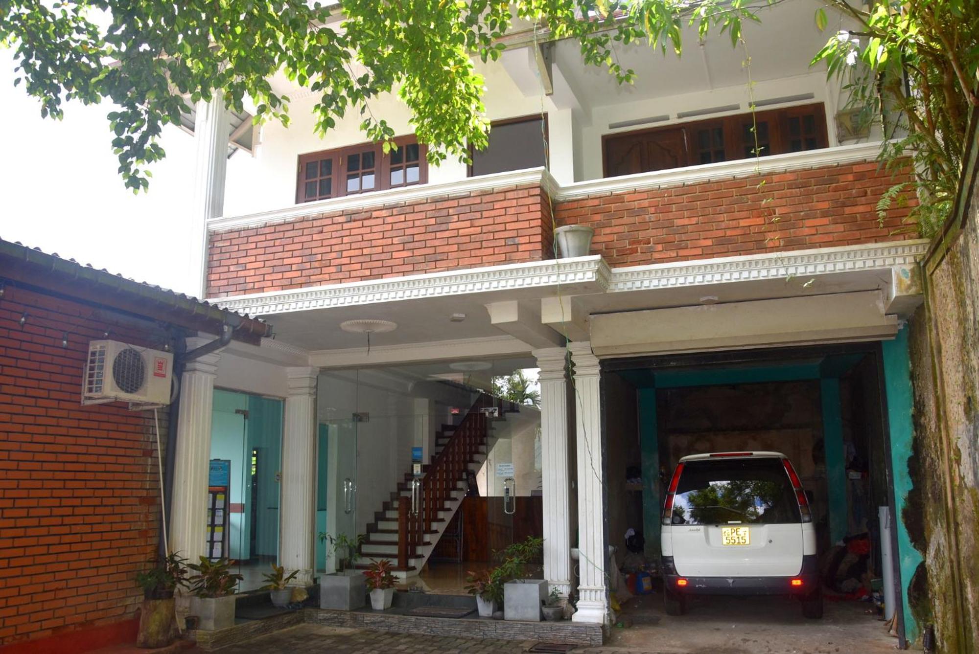 Rathna Gems Halt view 4