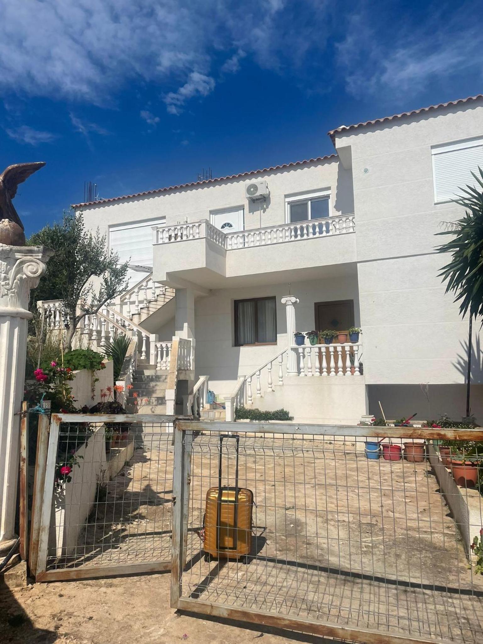 Ana&Endri's Summer Home