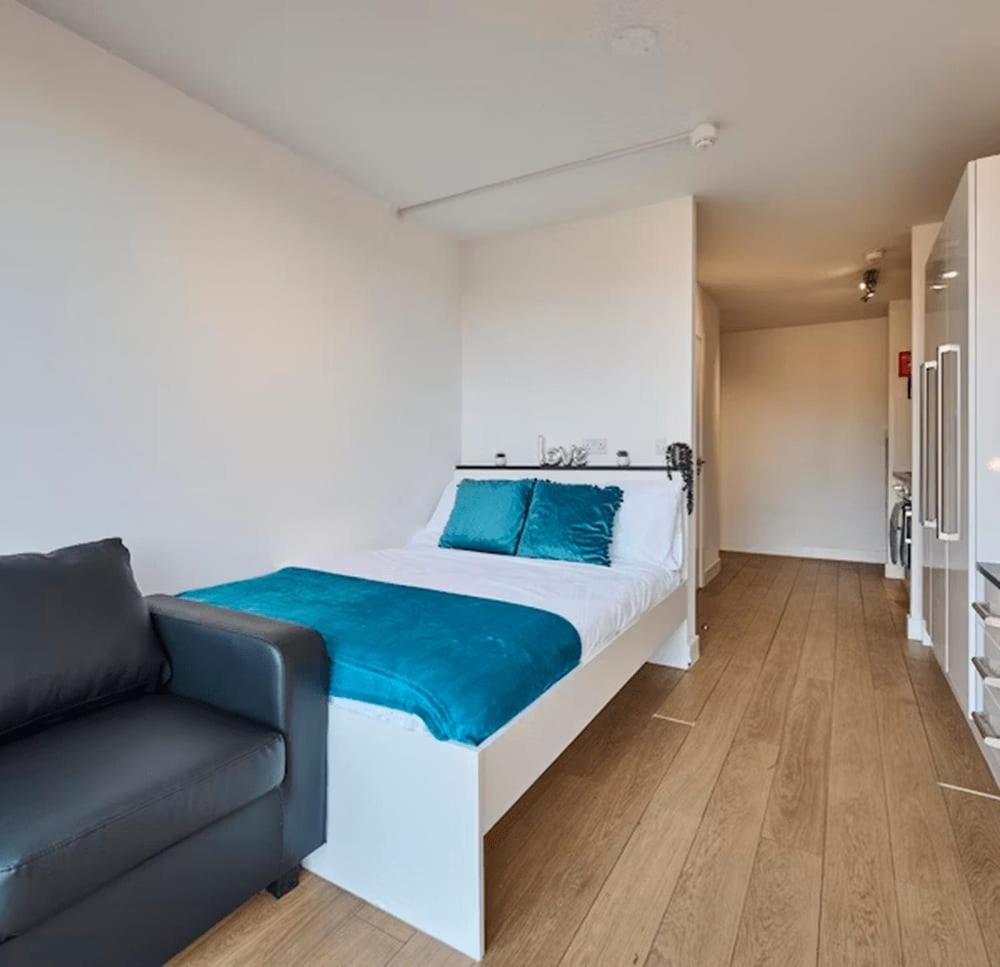 For Students Only Private Bedrooms In Eastern Boulevard In The Heart Of Leicester view 5