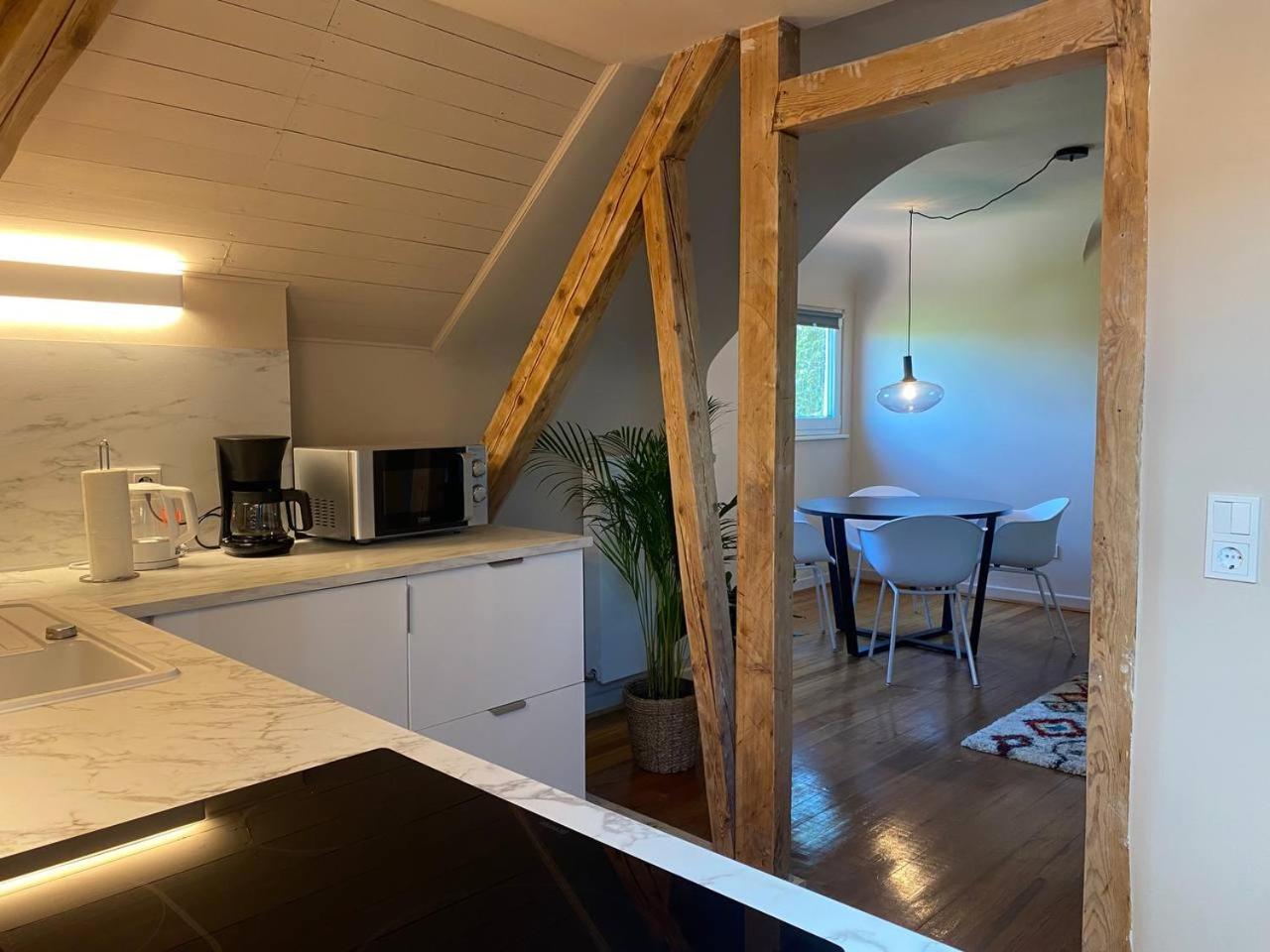 Dachgeschosswohnung in Altbauvilla