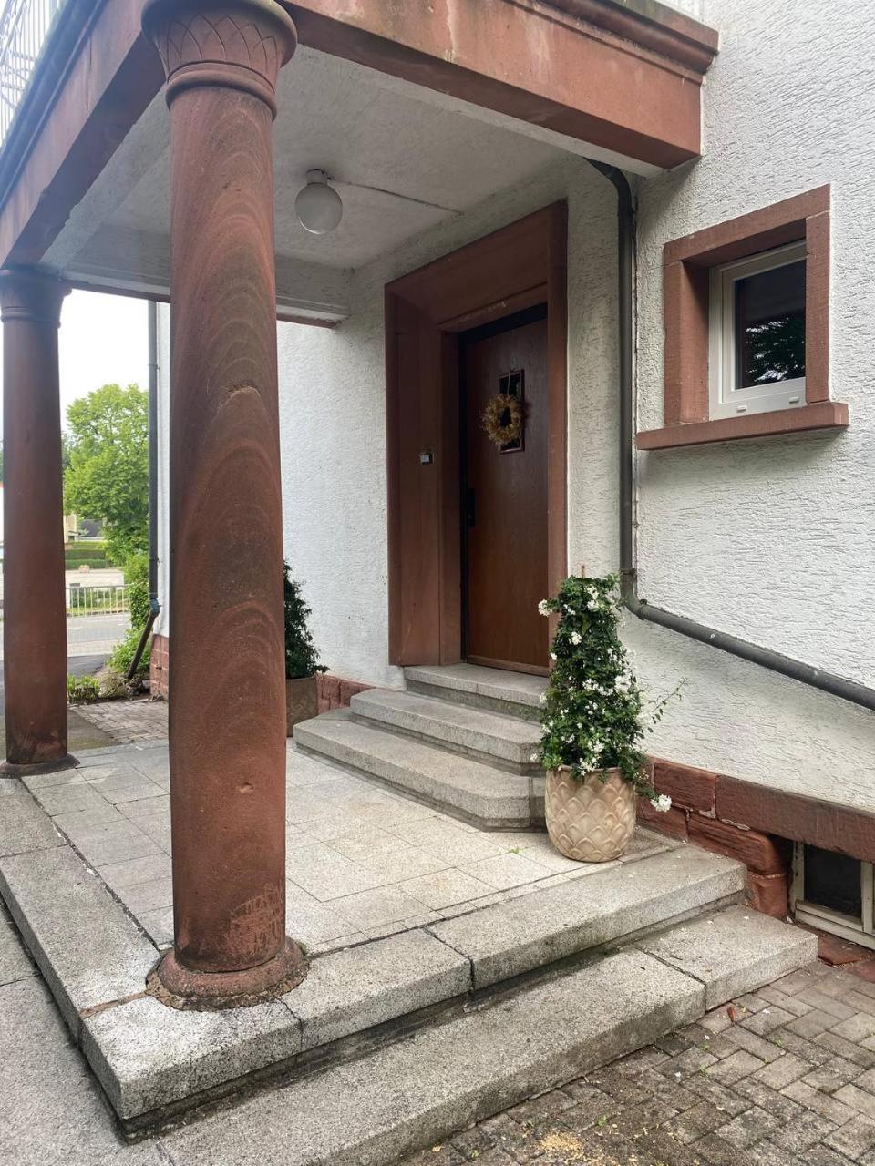 Dachgeschosswohnung in Altbauvilla