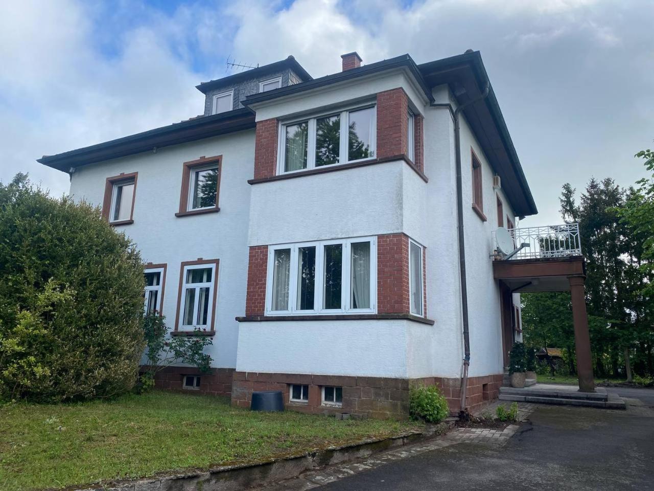 Dachgeschosswohnung in Altbauvilla
