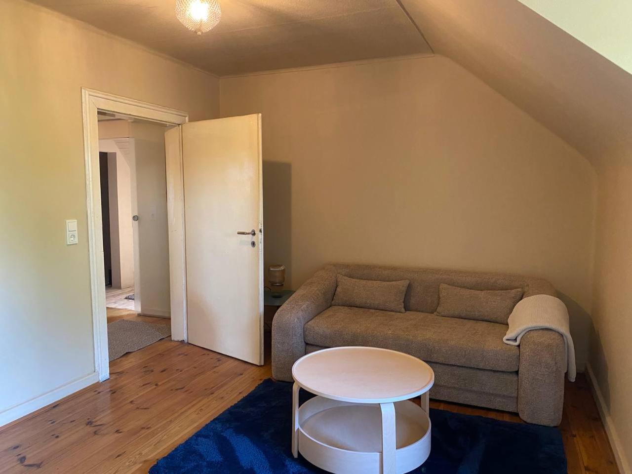Dachgeschosswohnung in Altbauvilla