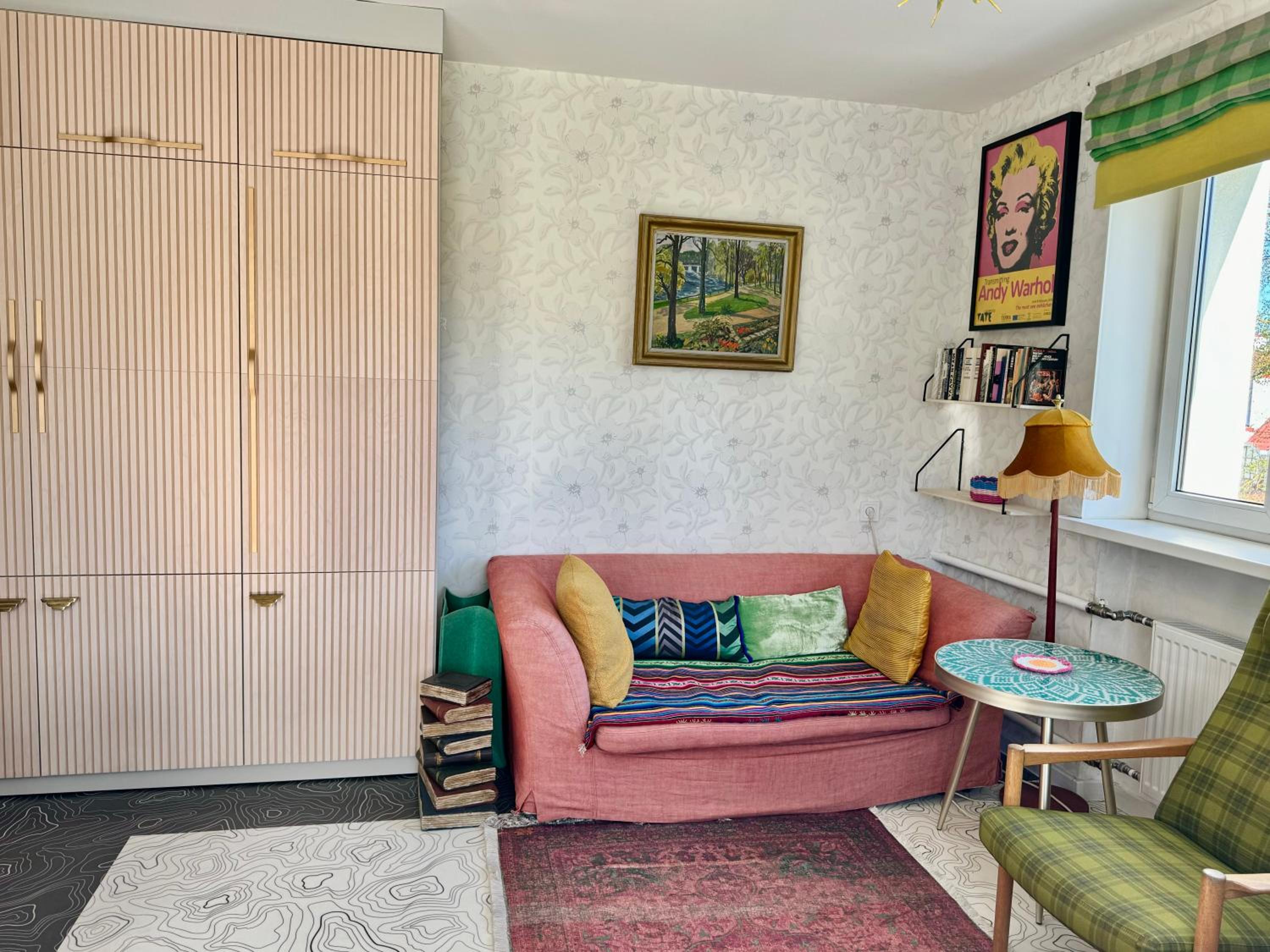 LITTLE LONDON ONE boutique apartment Netflix TV Old Town