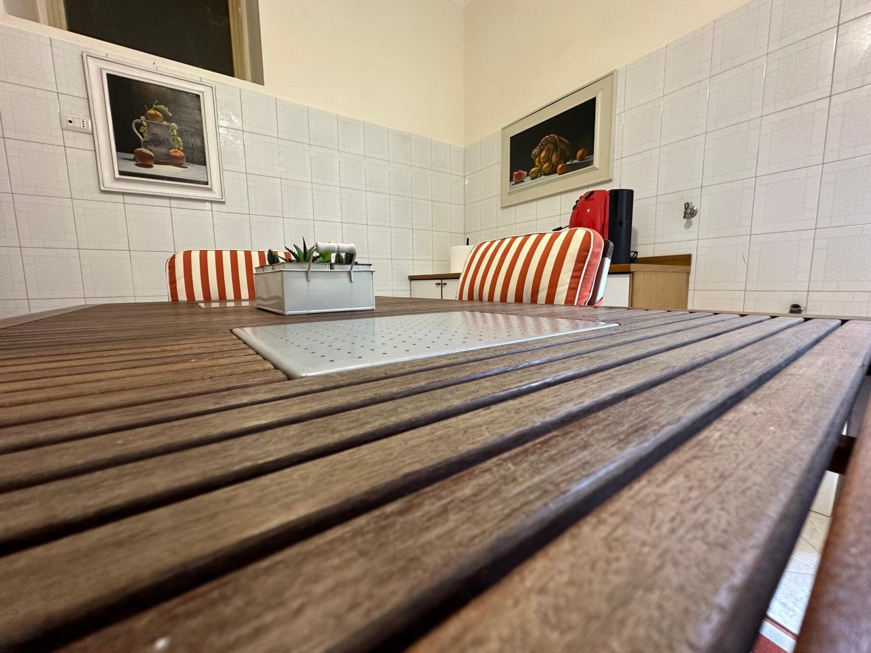 Spacious 130 sqm Luxury Apartment - 2 Bathrooms - Central Station & Old Town