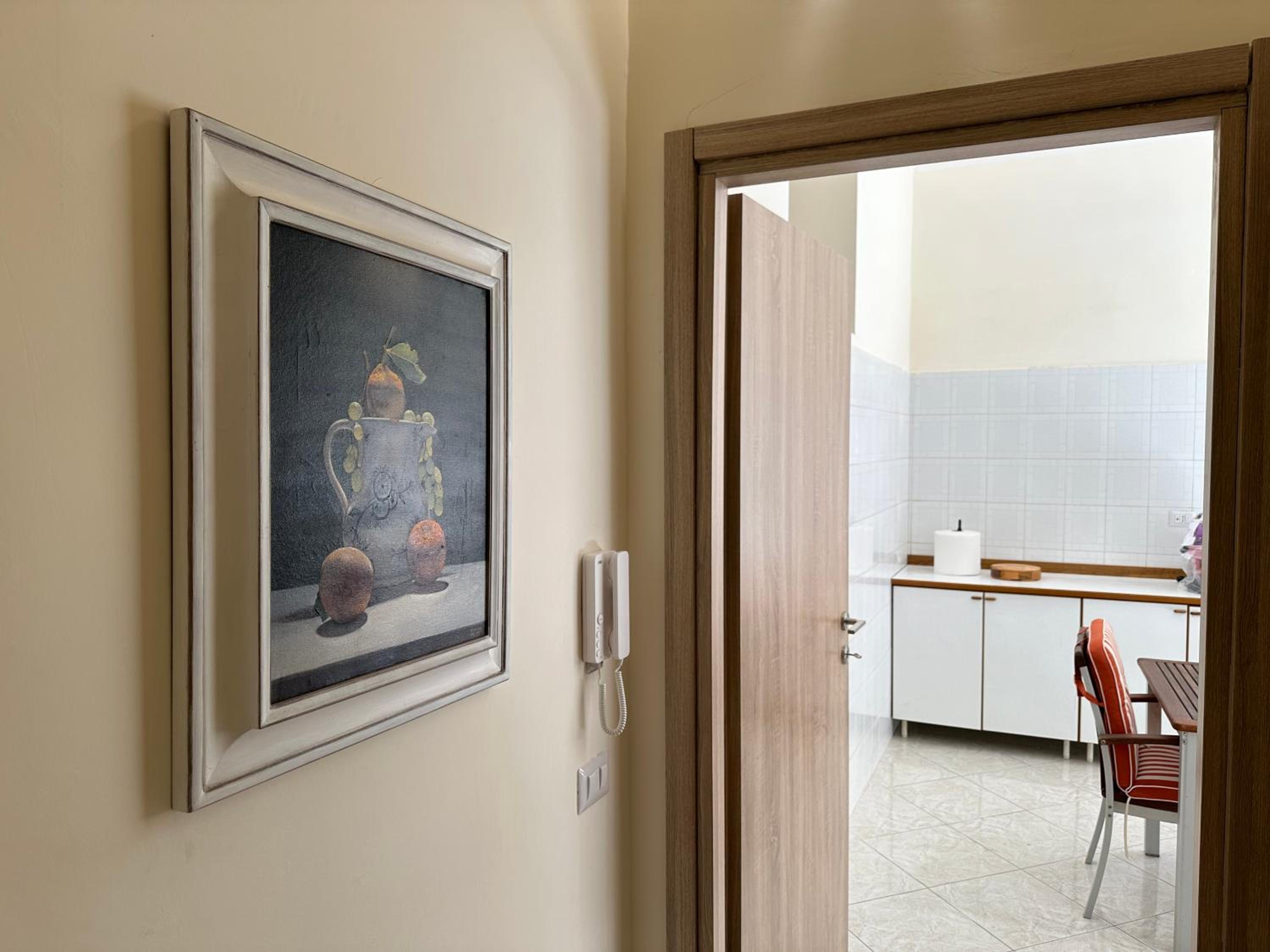 Spacious 130 sqm Luxury Apartment - 2 Bathrooms - Central Station & Old Town