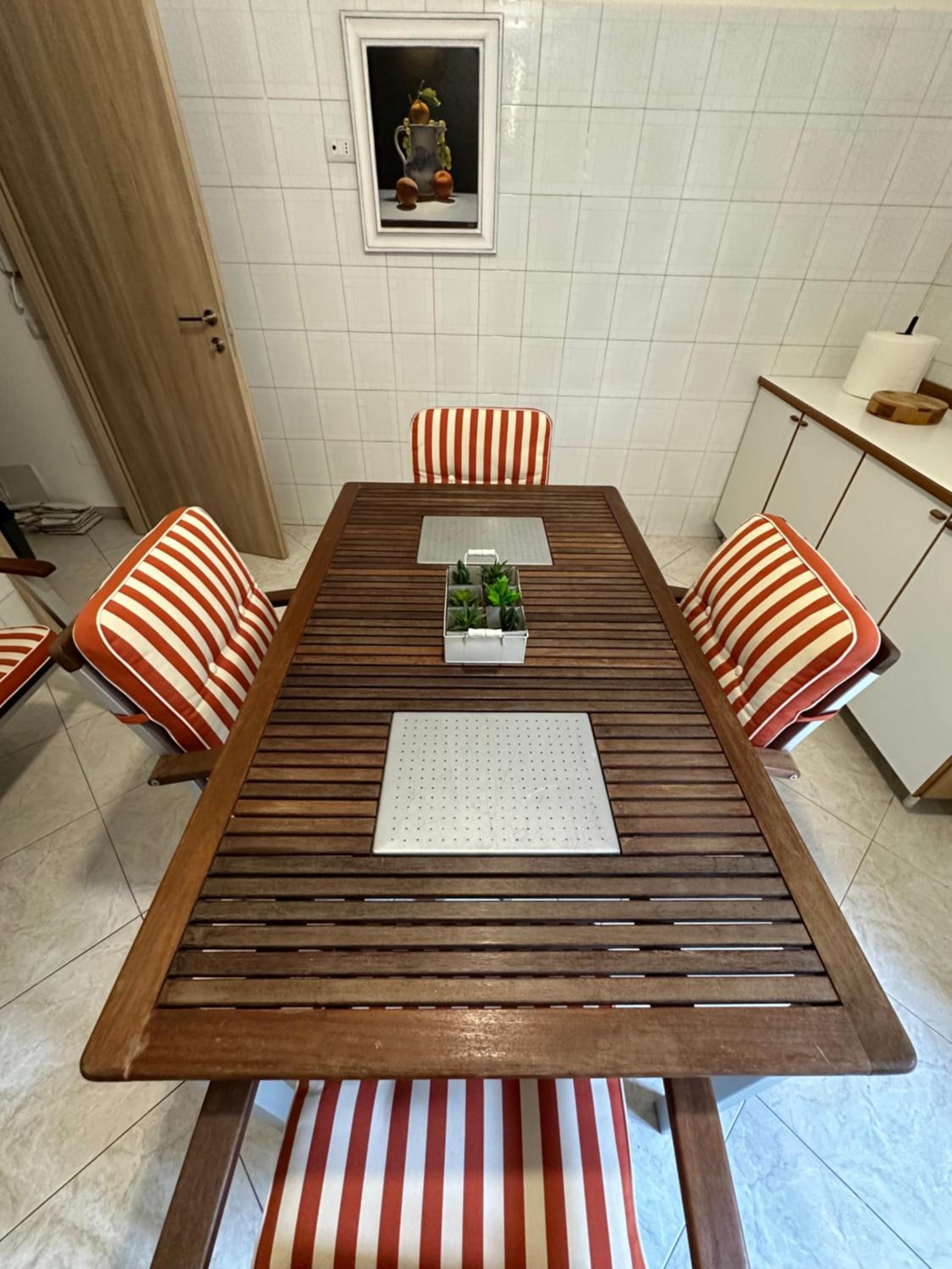 Spacious 130 sqm Luxury Apartment - 2 Bathrooms - Central Station & Old Town