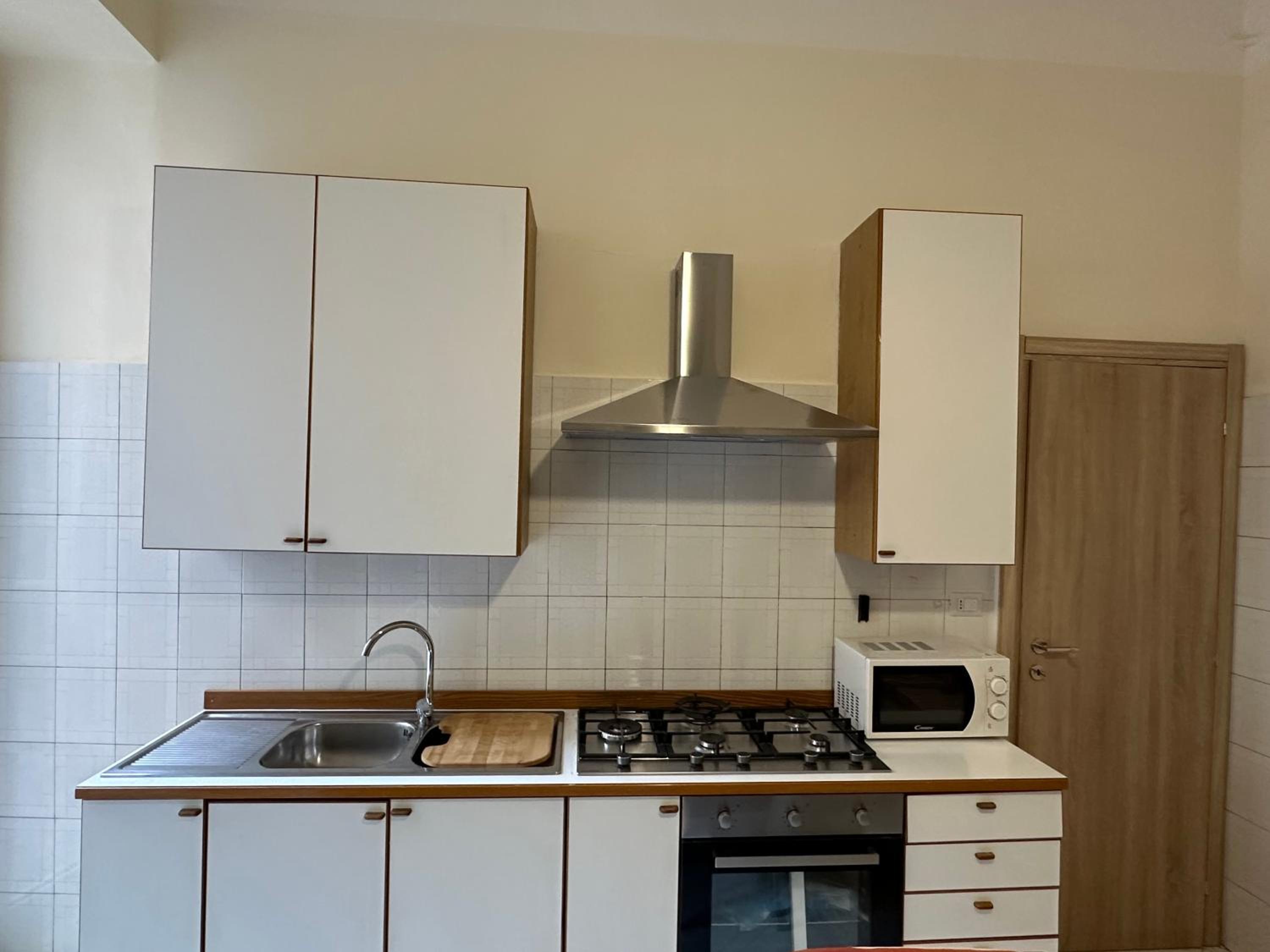 Spacious 130 sqm Luxury Apartment - 2 Bathrooms - Central Station & Old Town