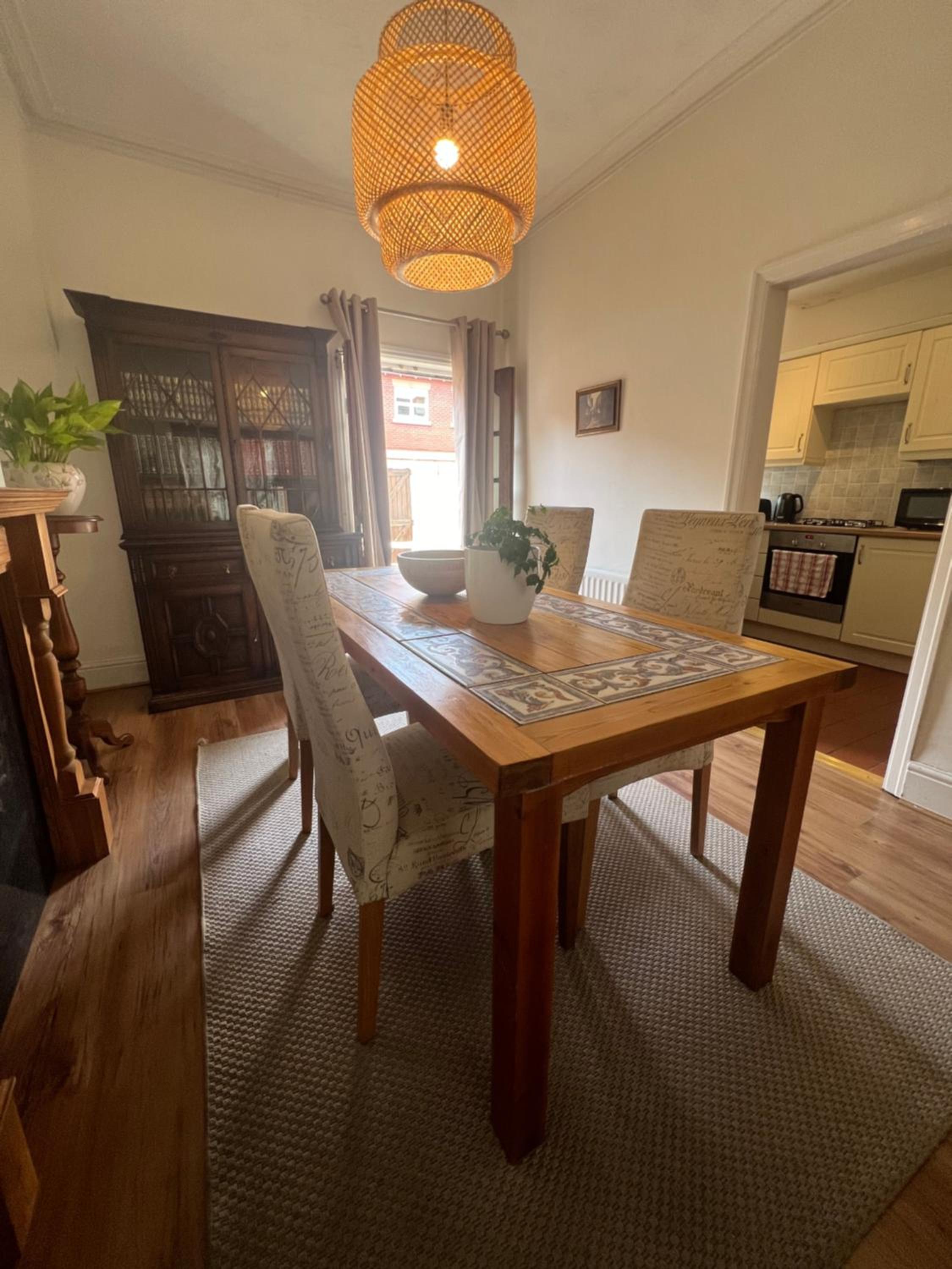 2025 Award Winner Liverpool Strawberry House - 3 Bedrooms view 5