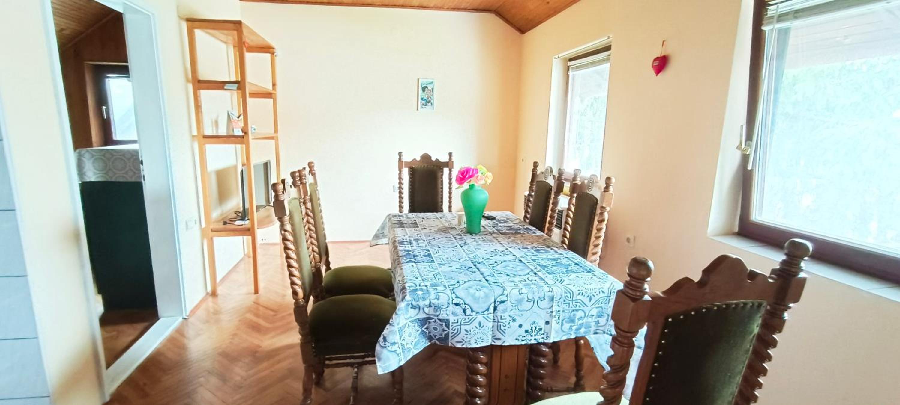 Rose Garden House 2 bedroom apartment view 5