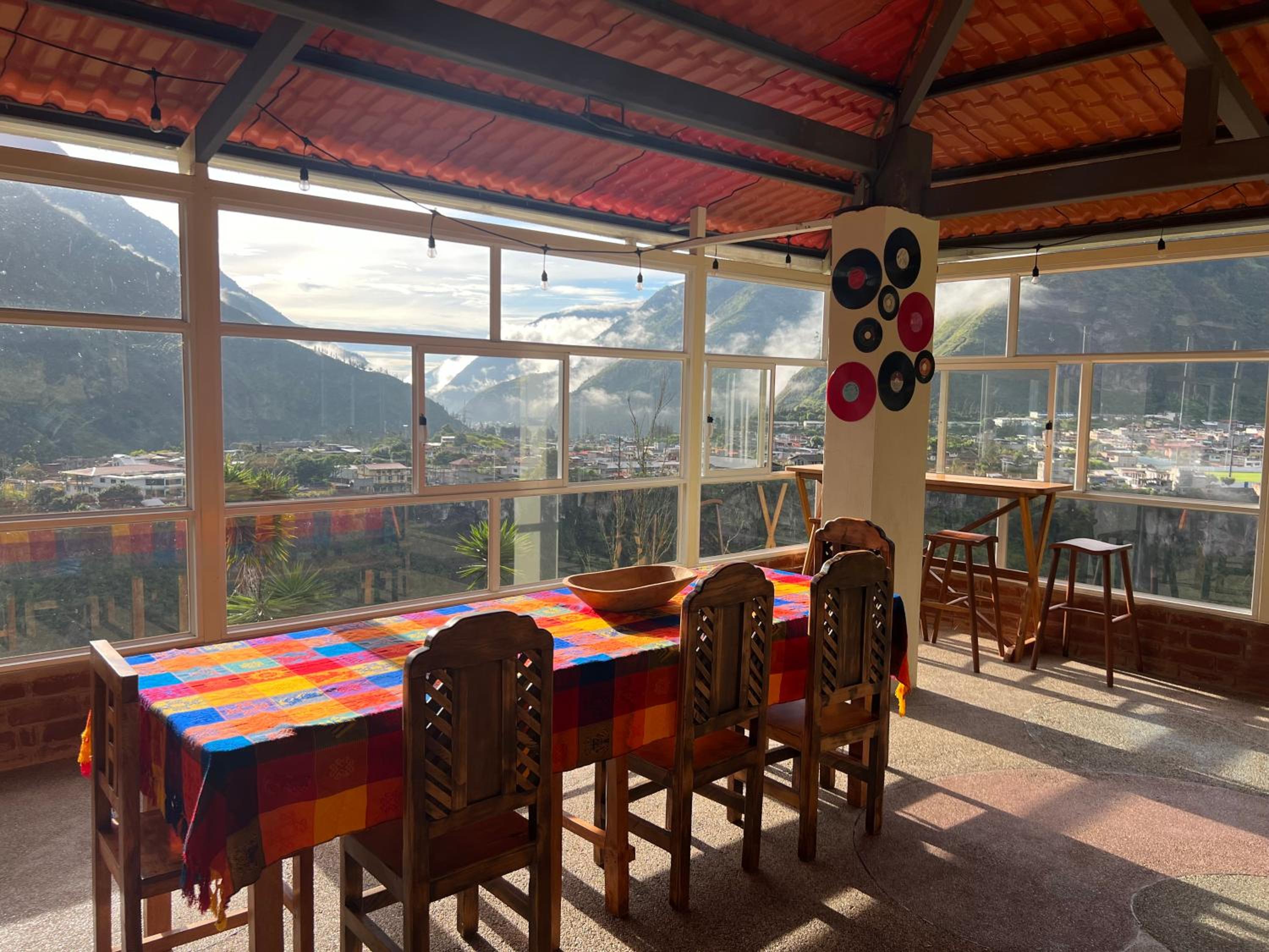 Habitación privada con terraza panorámica, cocina, parqueadero