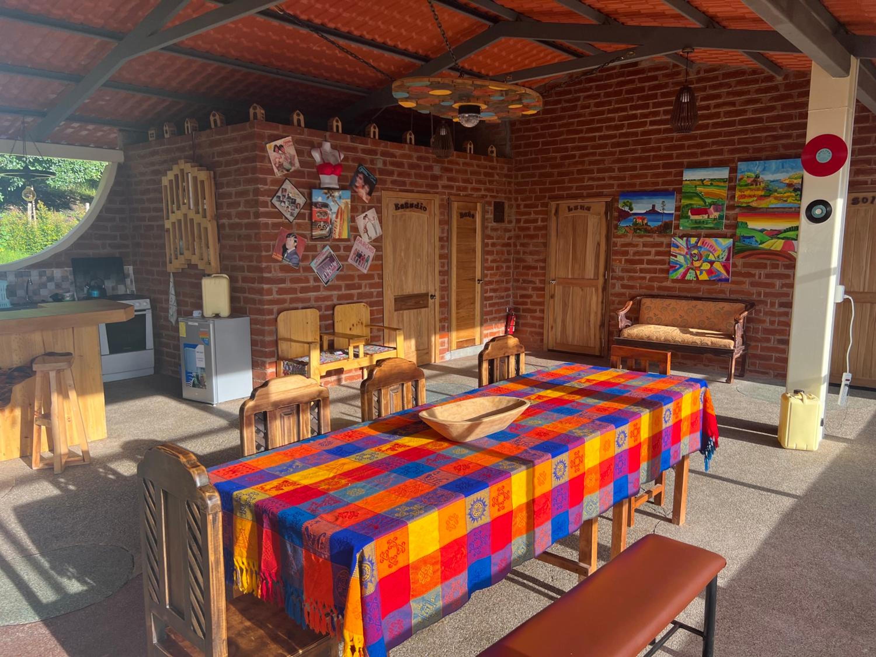Habitación privada con terraza panorámica, cocina, parqueadero