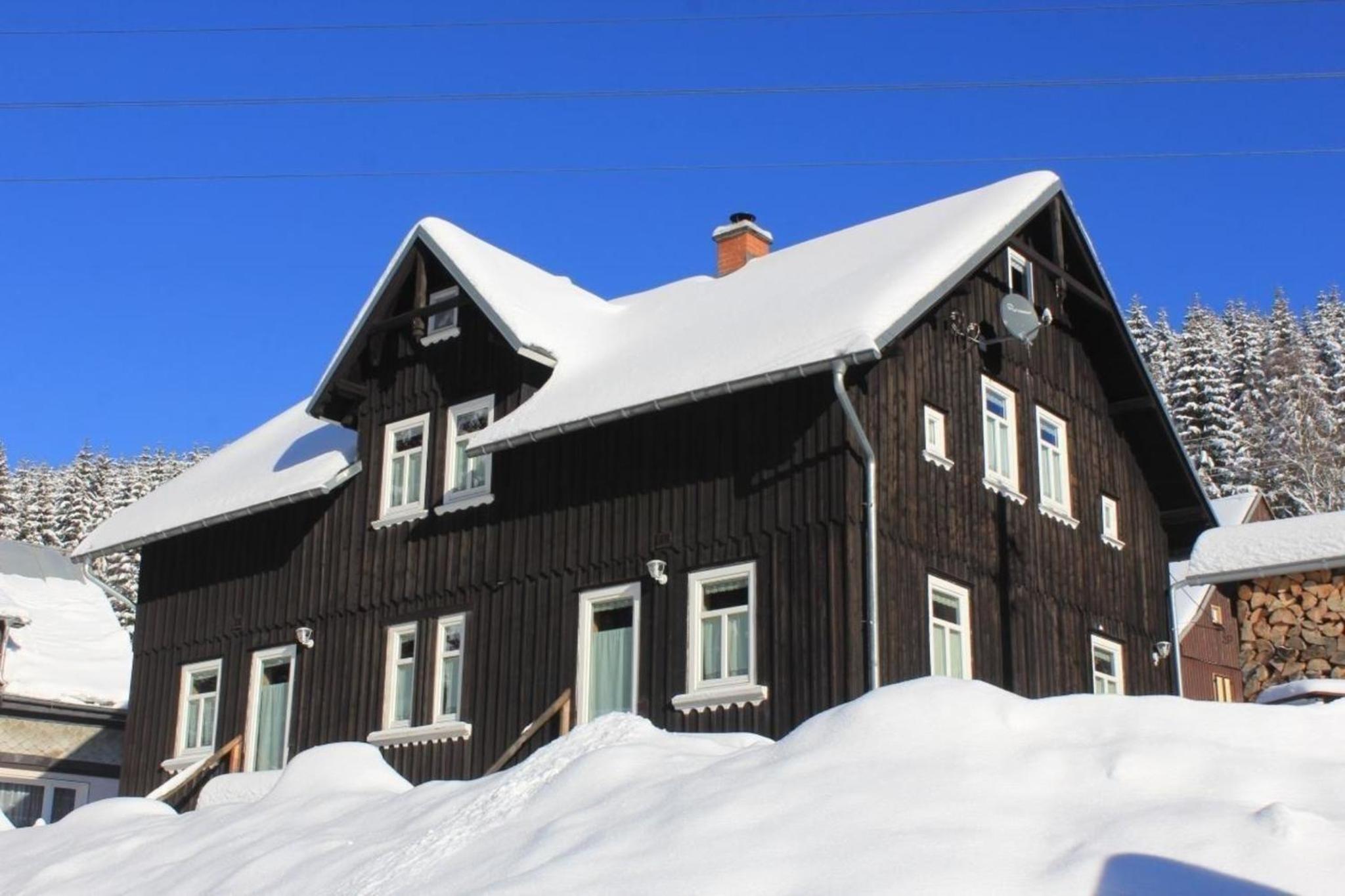 Ferienhaus in Klingenthal mit Terrasse, Grill und Garten