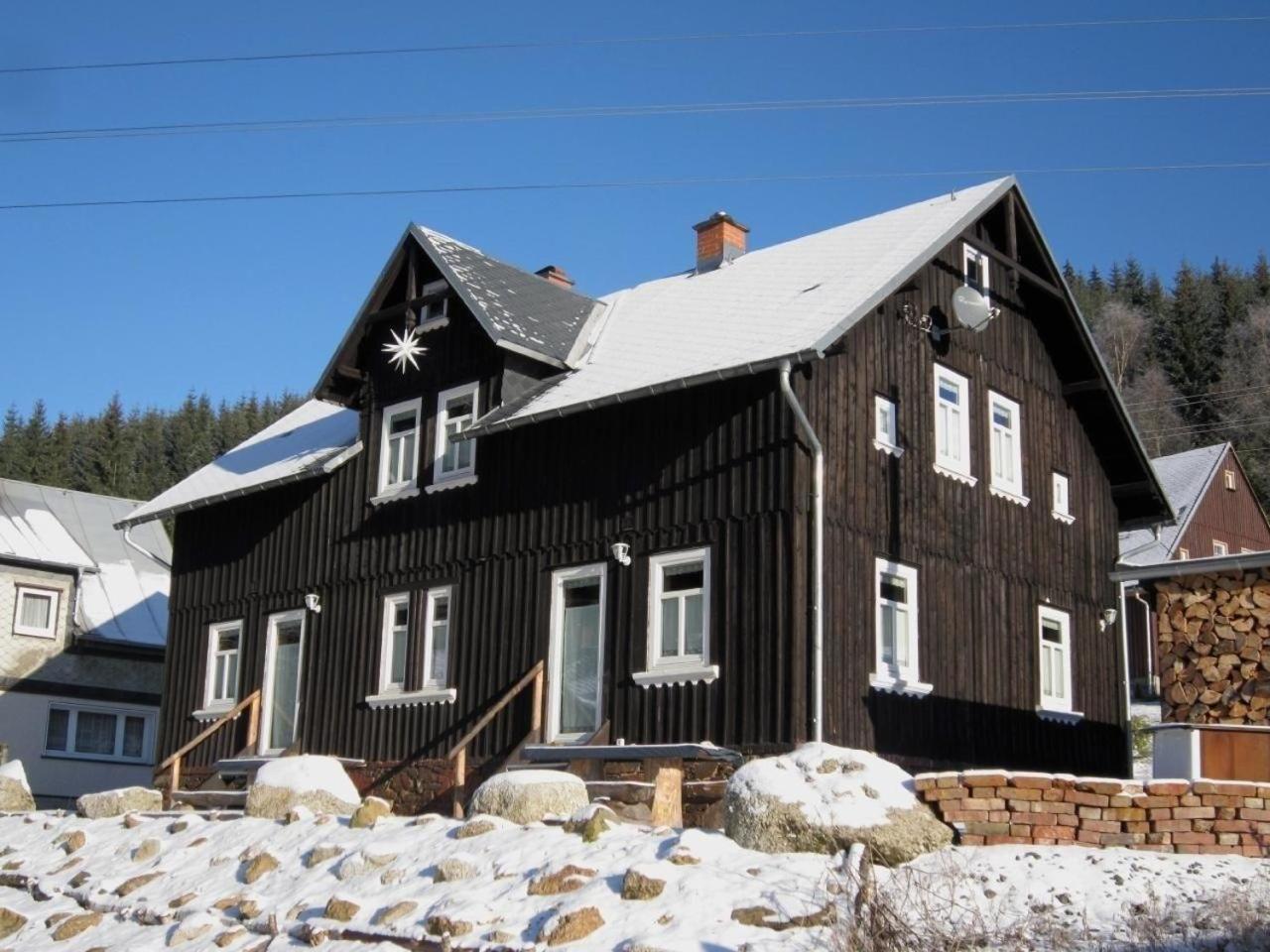 Ferienhaus in Klingenthal mit Terrasse, Grill und Garten