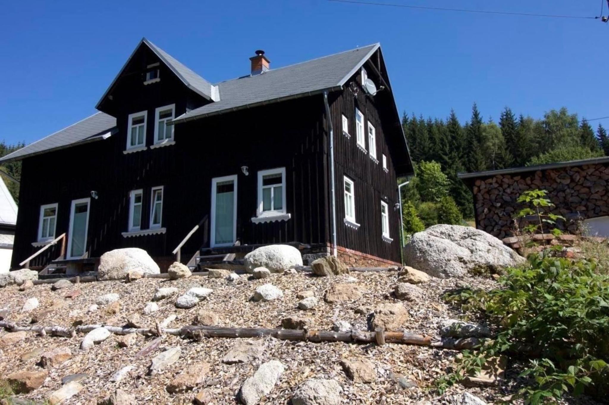 Ferienhaus in Klingenthal mit Terrasse, Grill und Garten