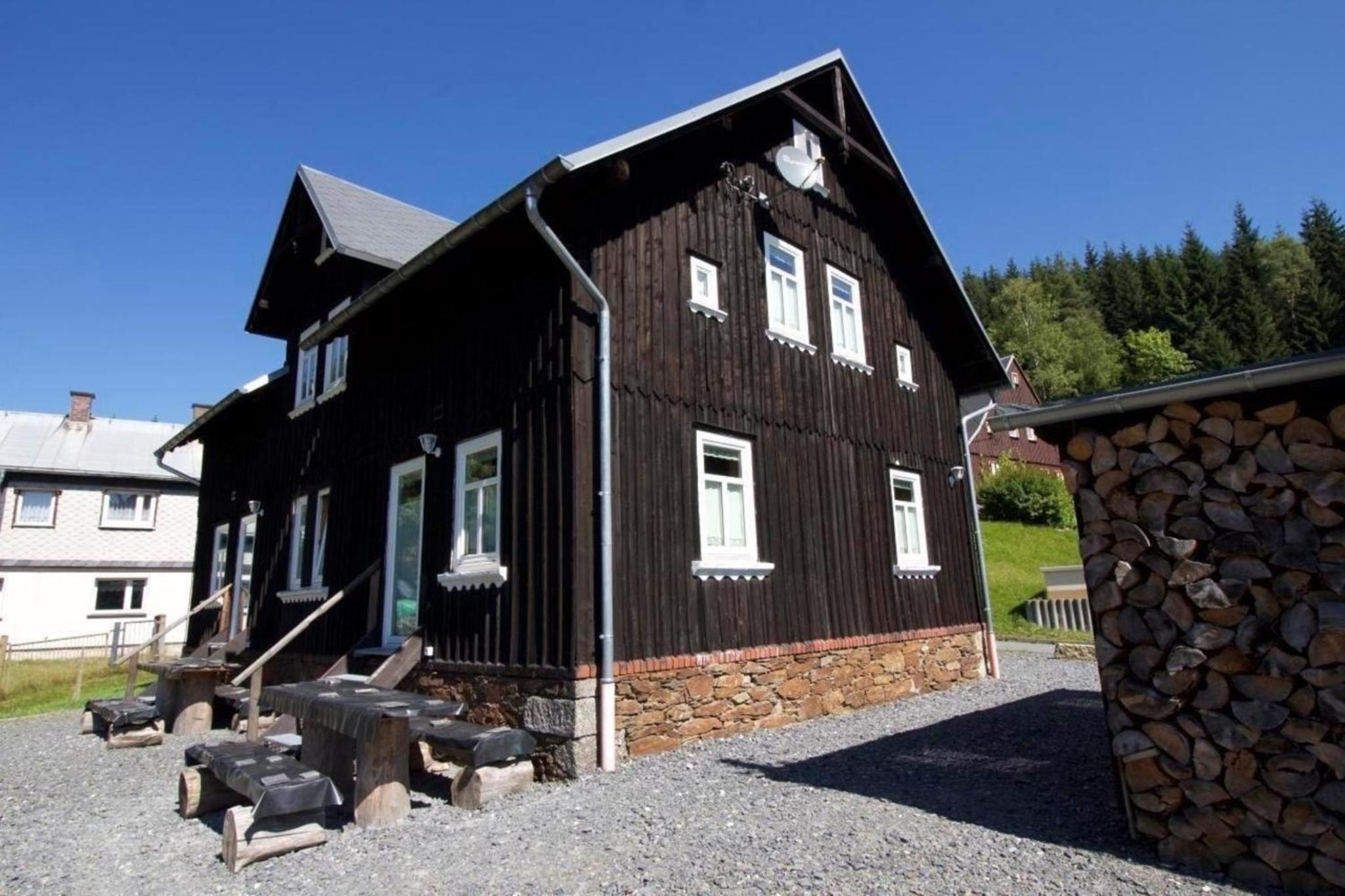 Ferienhaus in Klingenthal mit Terrasse, Grill und Garten
