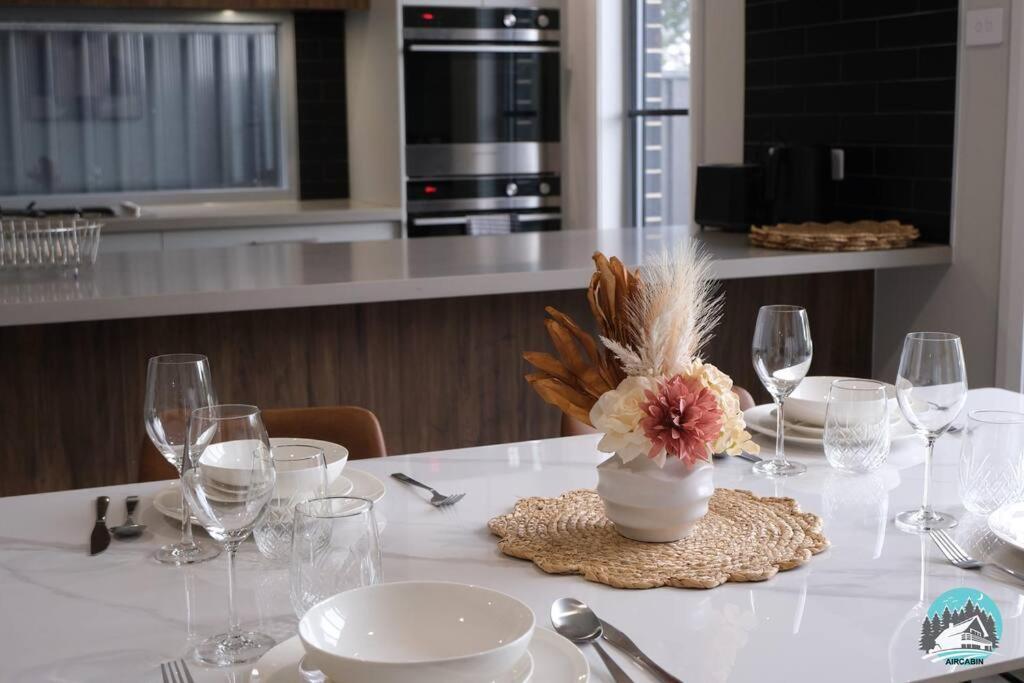 Aircabin - Denham Court - Modern - 4 Beds House