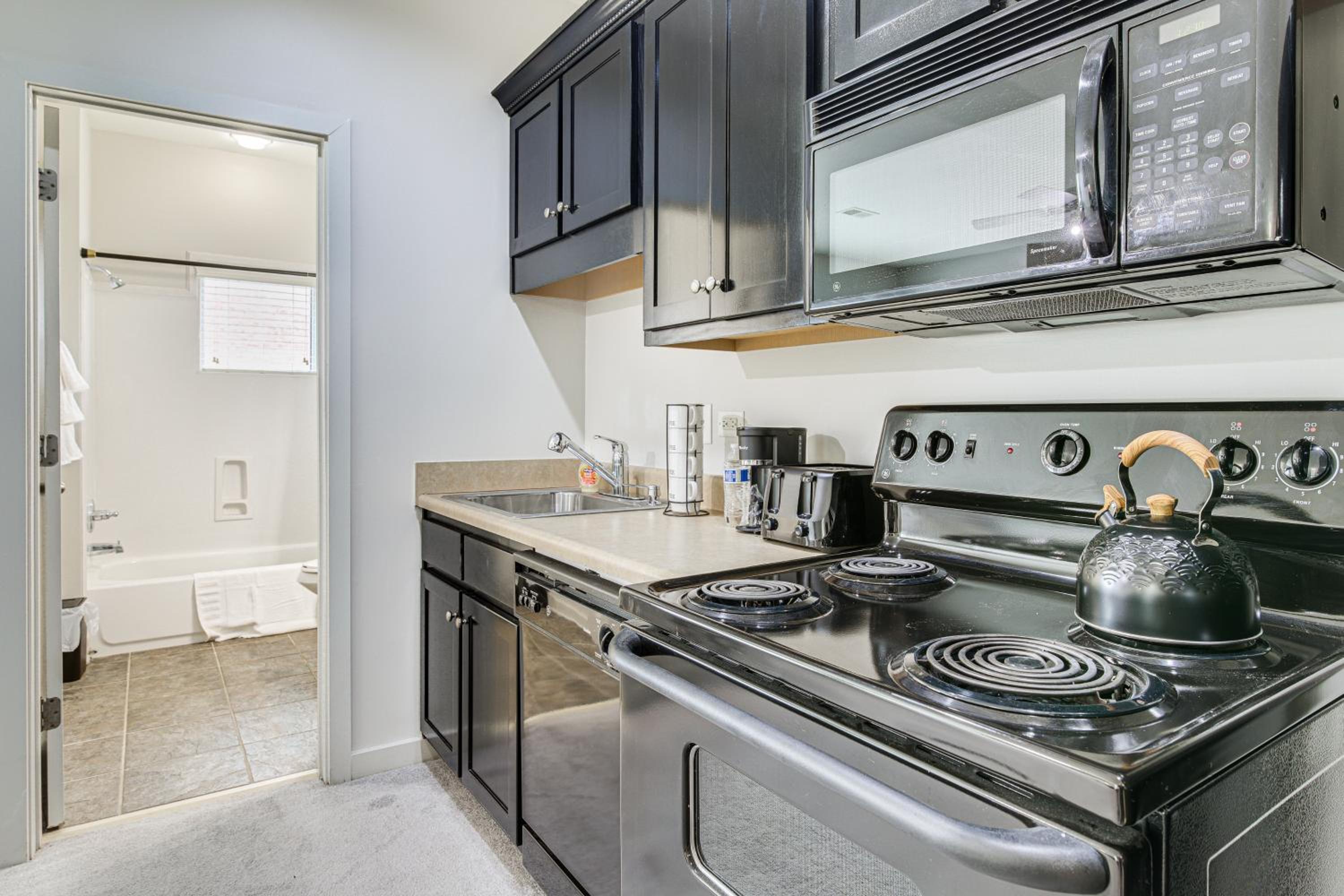 WFH-Friendly Memphis Studio Near Hospitals and Dtwn!