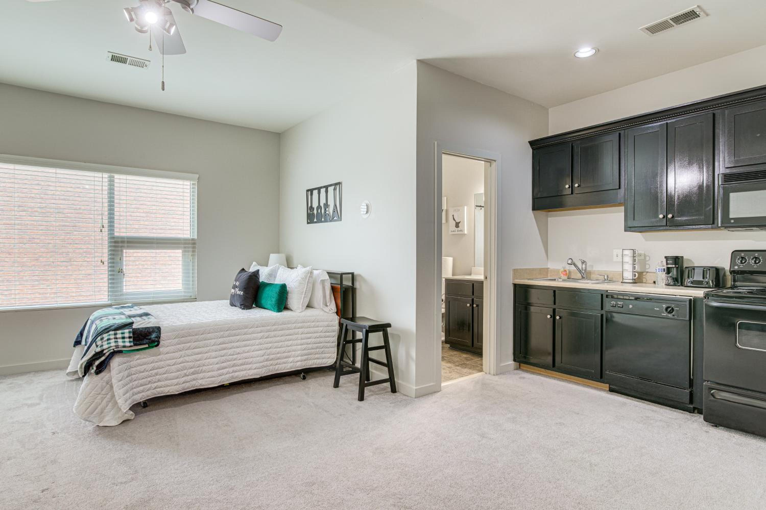 WFH-Friendly Memphis Studio Near Hospitals and Dtwn!
