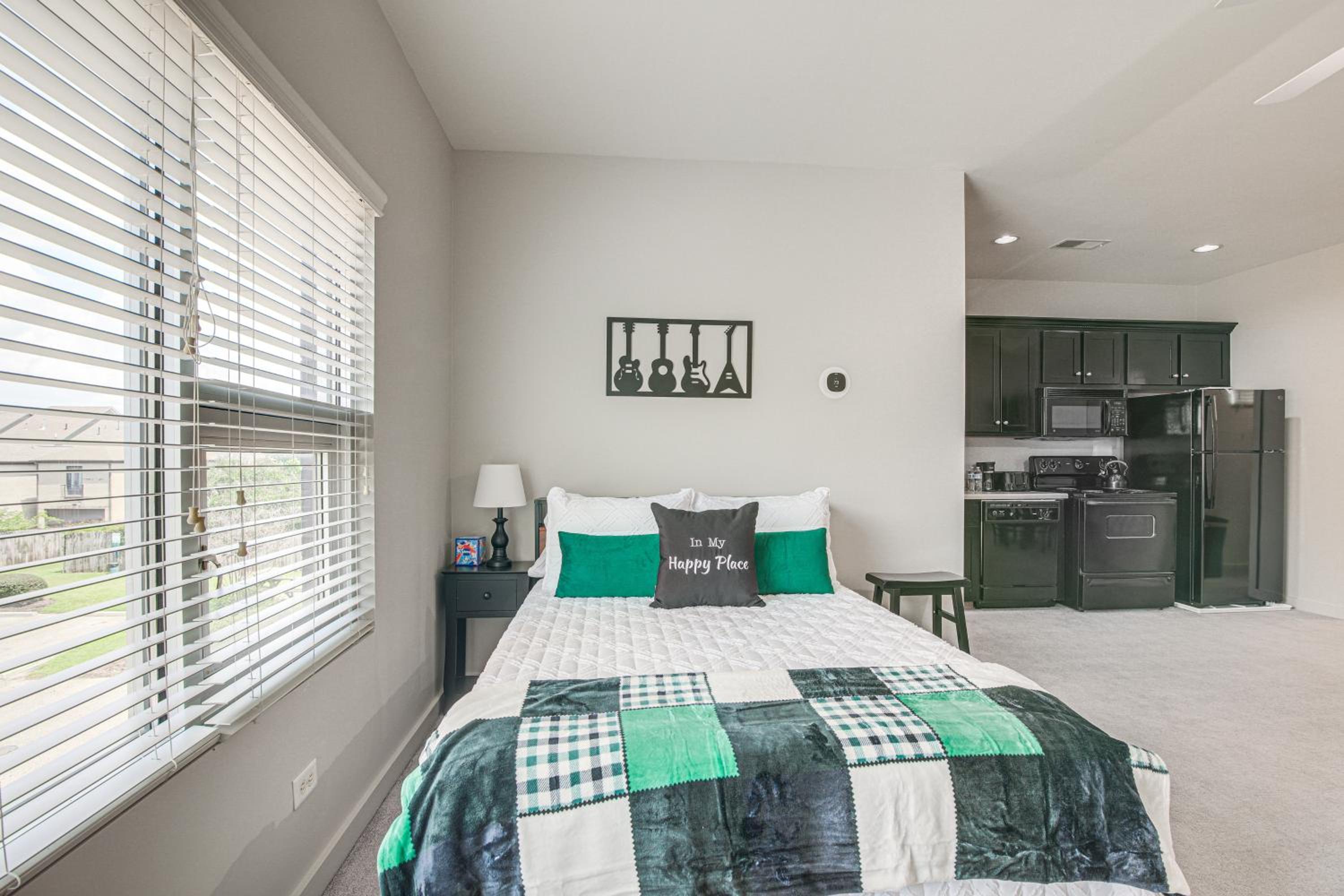 WFH-Friendly Memphis Studio Near Hospitals and Dtwn!