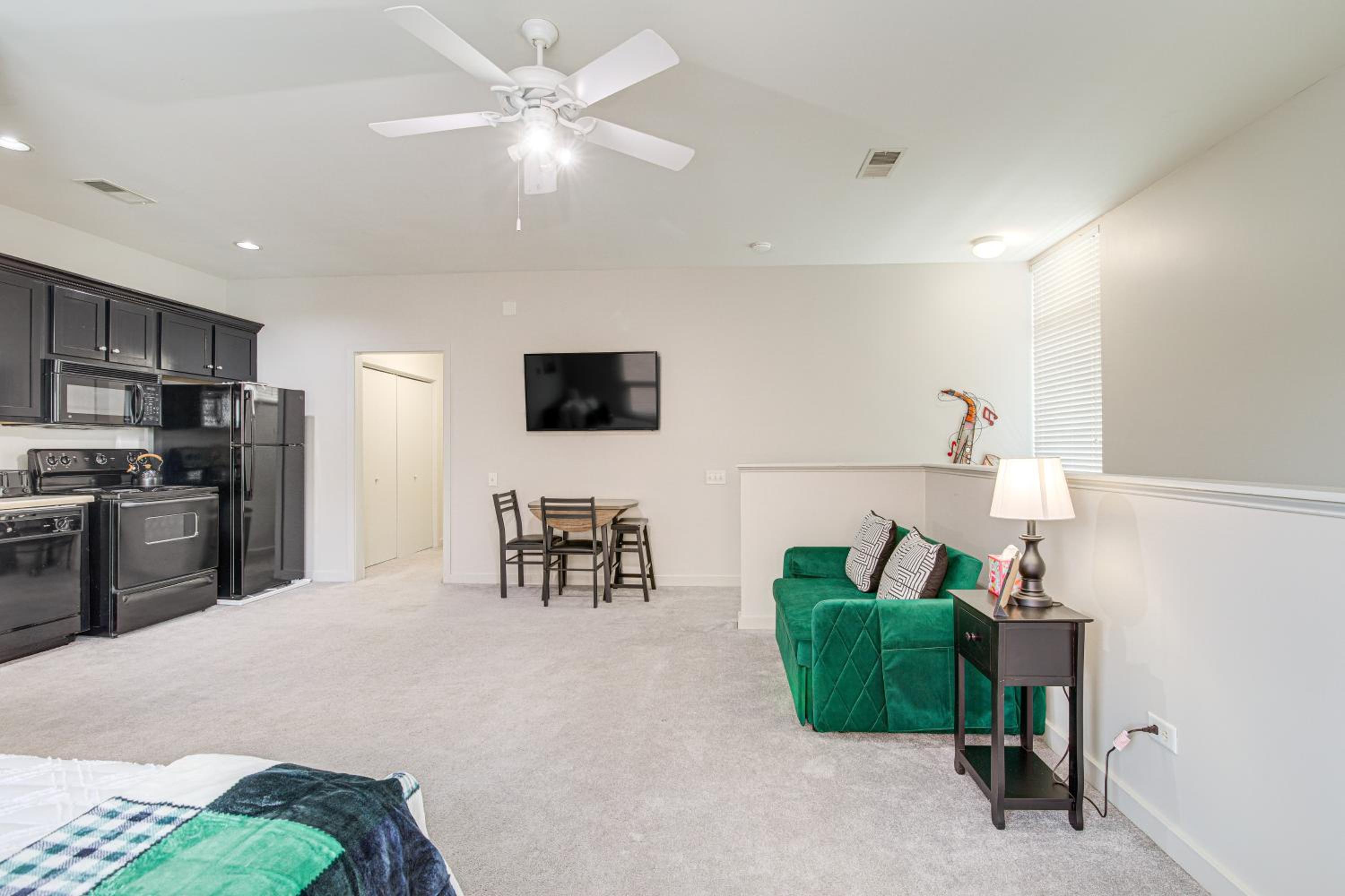 WFH-Friendly Memphis Studio Near Hospitals and Dtwn!