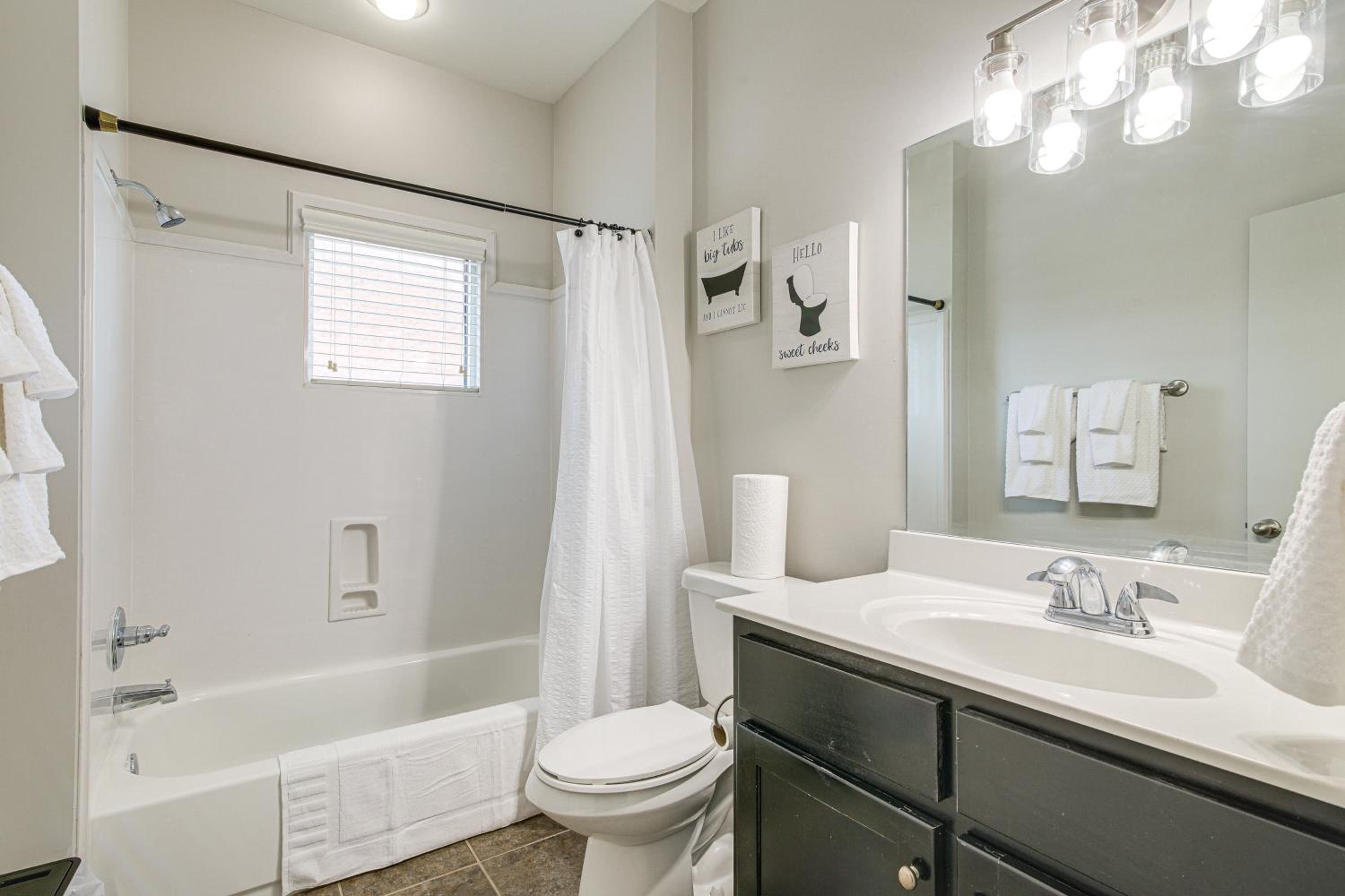 WFH-Friendly Memphis Studio Near Hospitals and Dtwn!