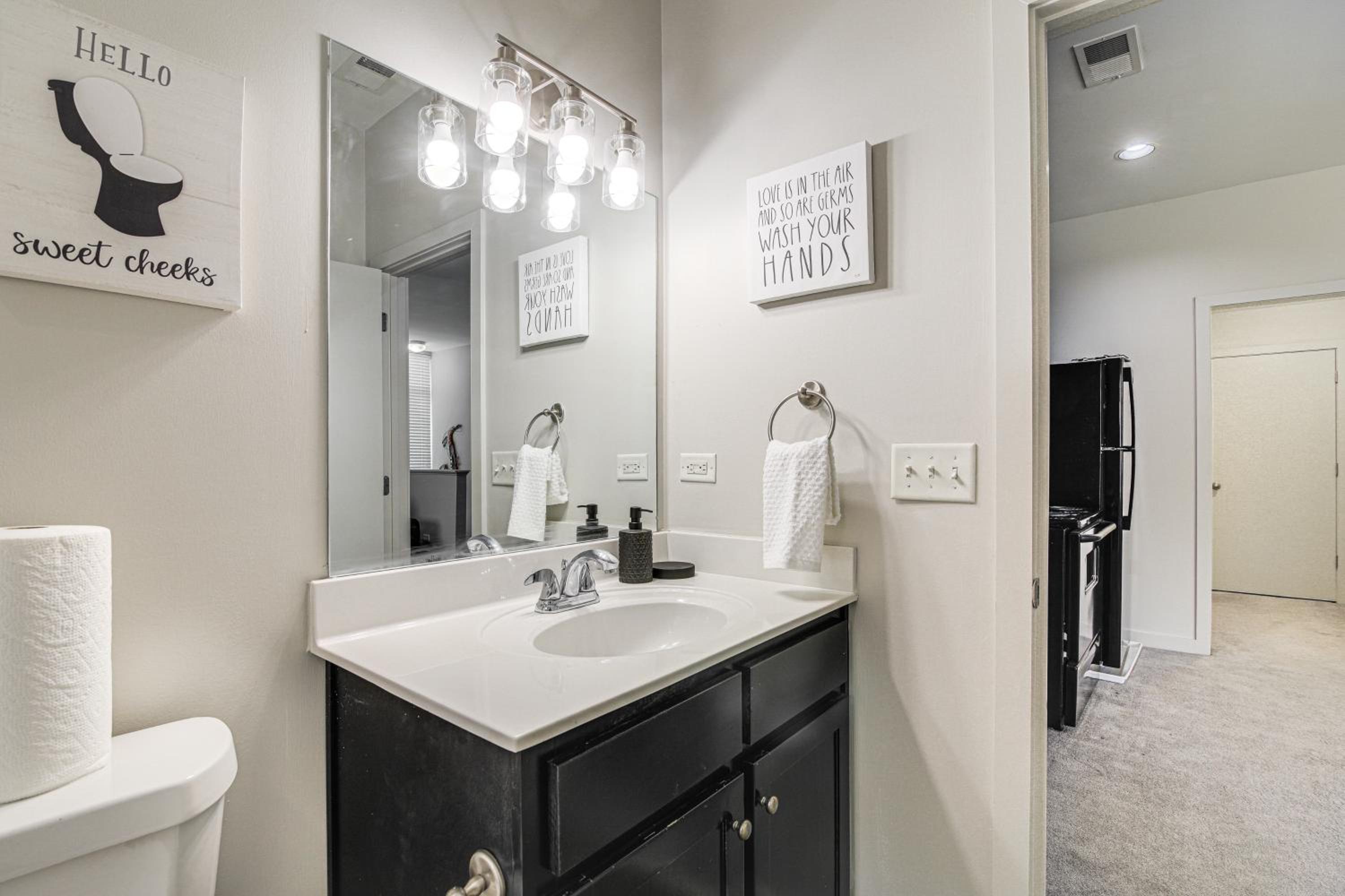 WFH-Friendly Memphis Studio Near Hospitals and Dtwn!
