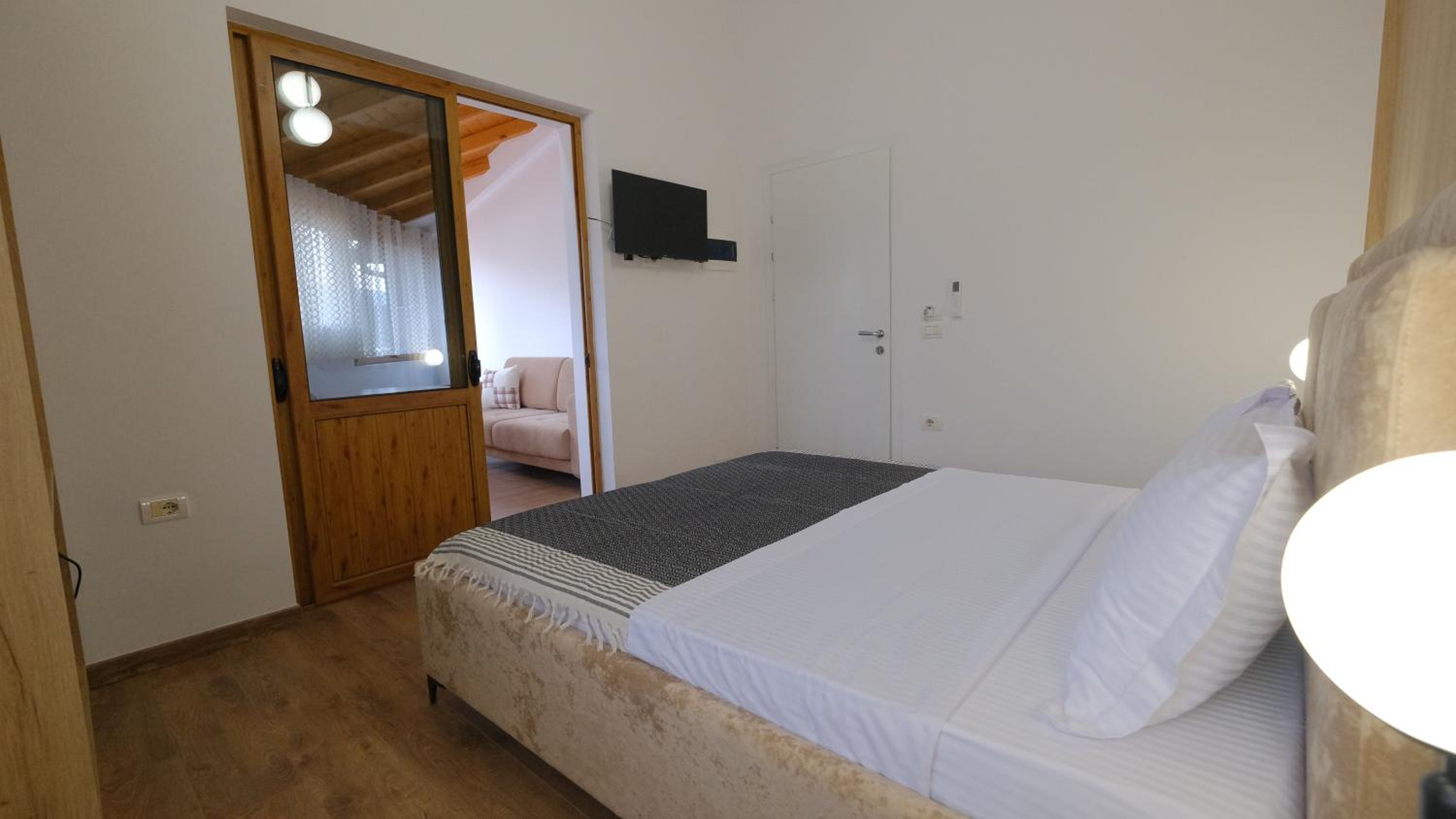 Salillari Guest house & Restaurant