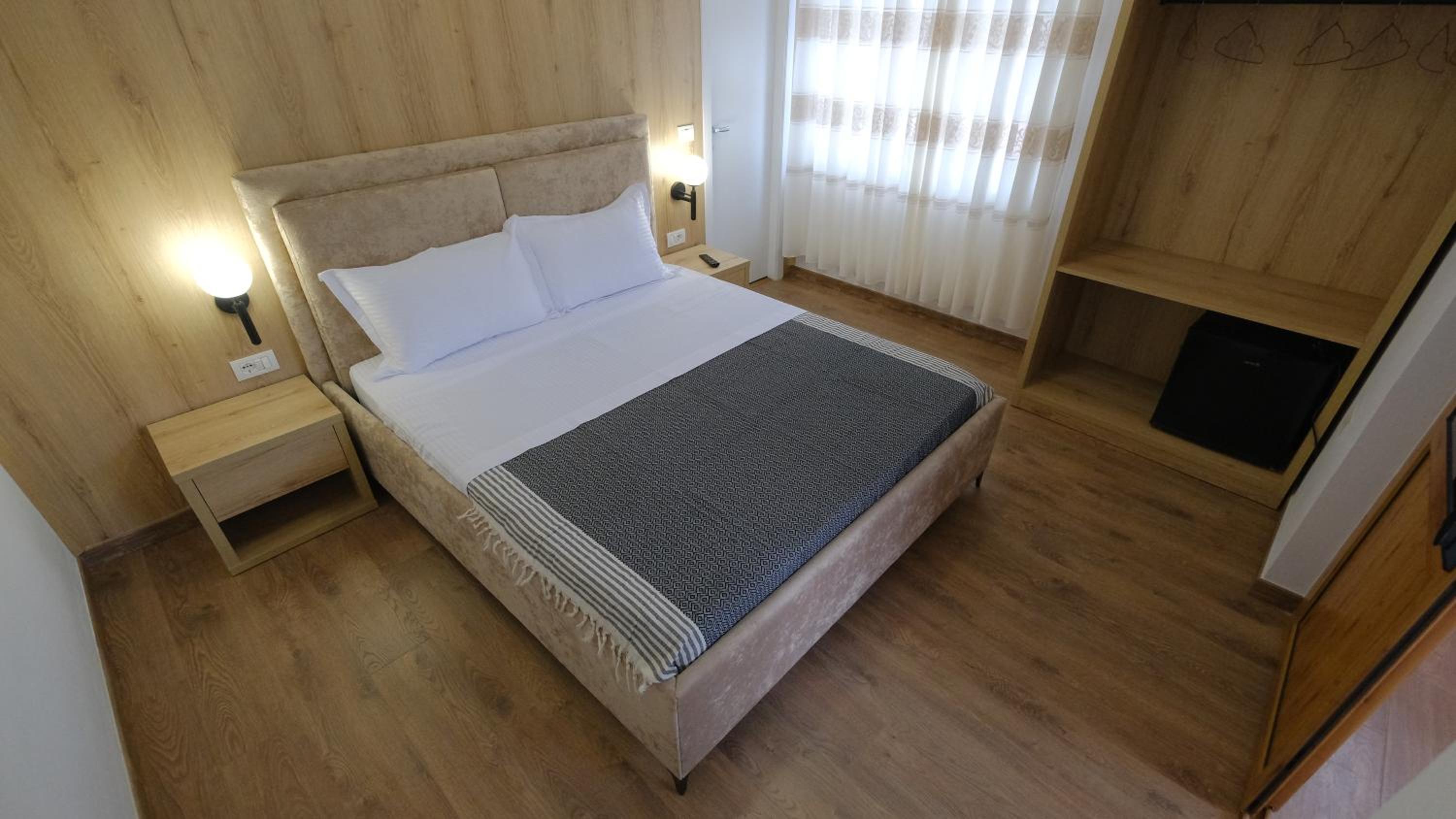 Salillari Guest house & Restaurant