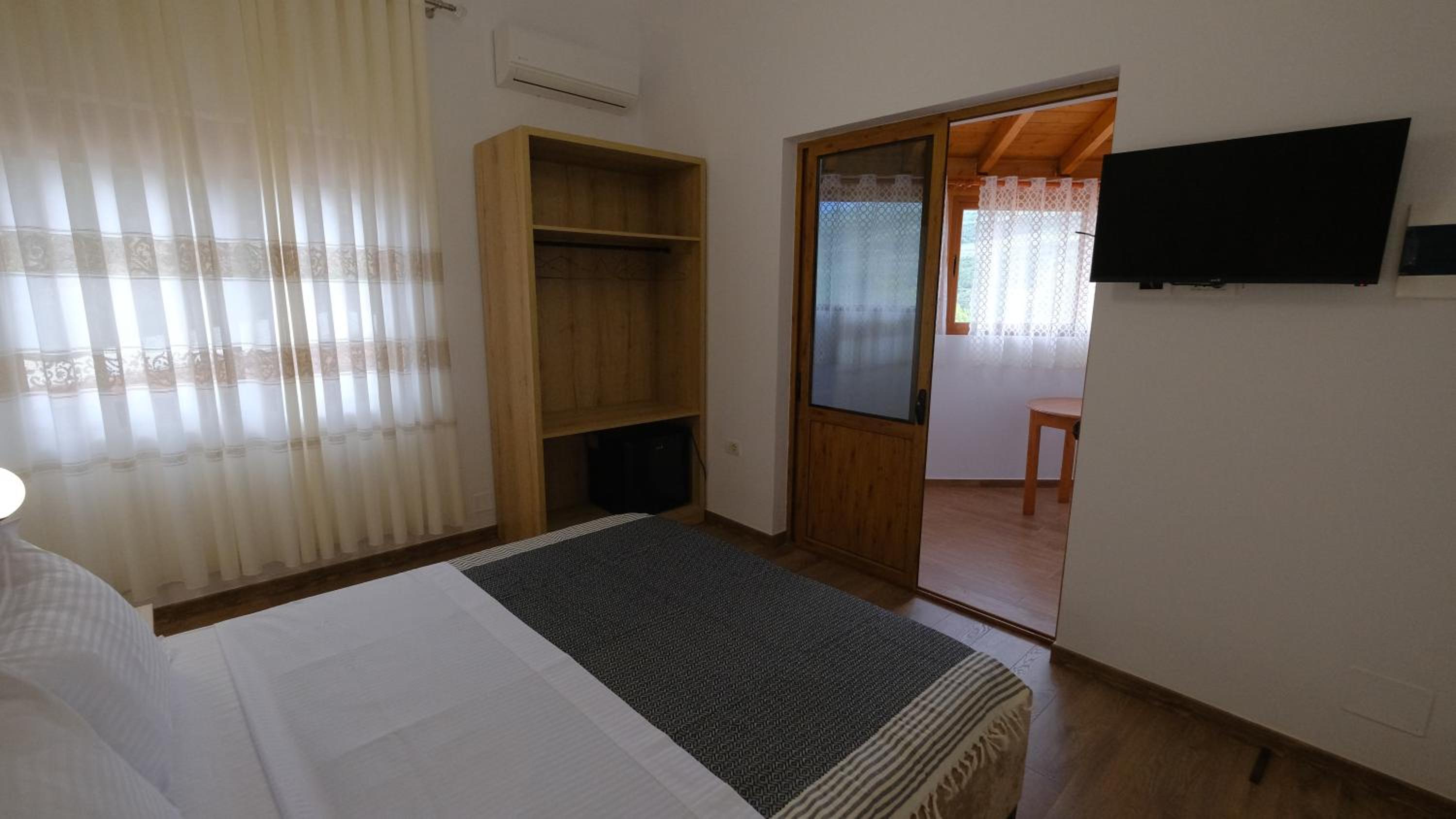 Salillari Guest house & Restaurant