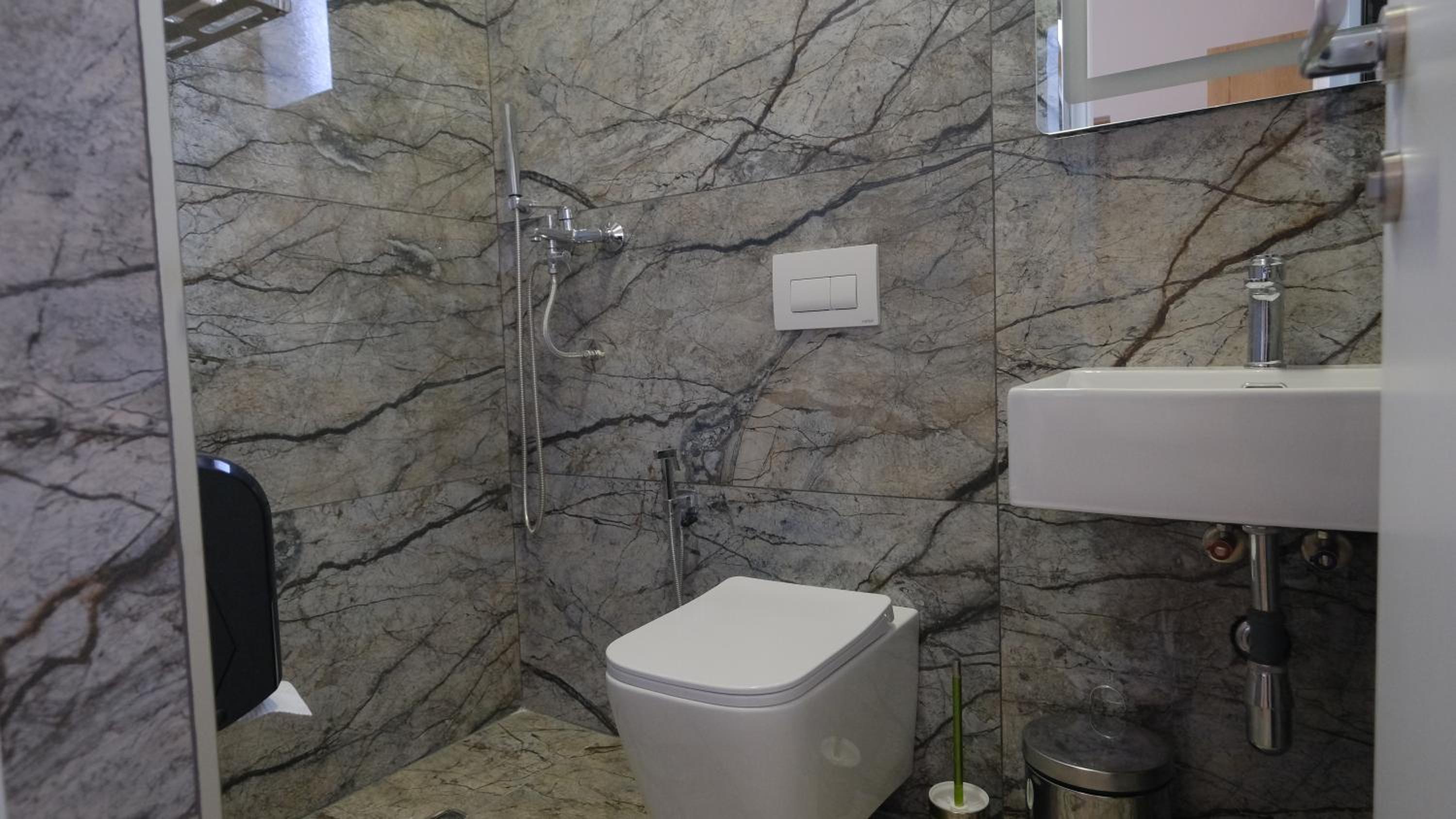 Salillari Guest house & Restaurant