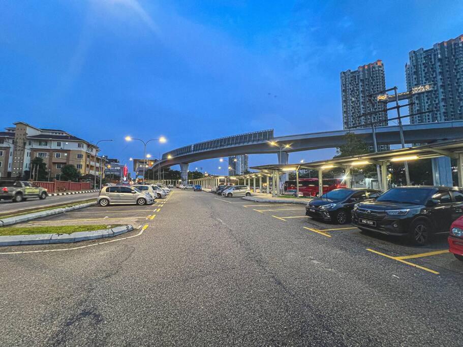 KUALA LUMPUR, Near MRT, 1-3pax, Bathtub