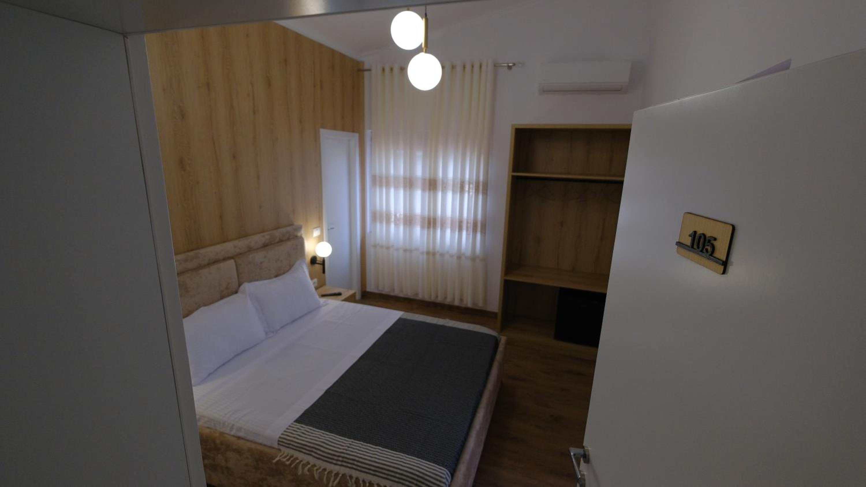 Salillari Guest house & Restaurant