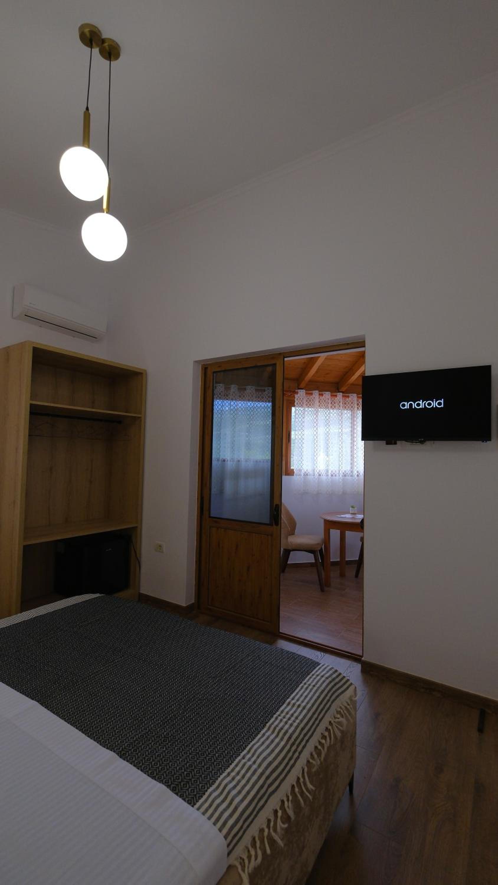 Salillari Guest house & Restaurant